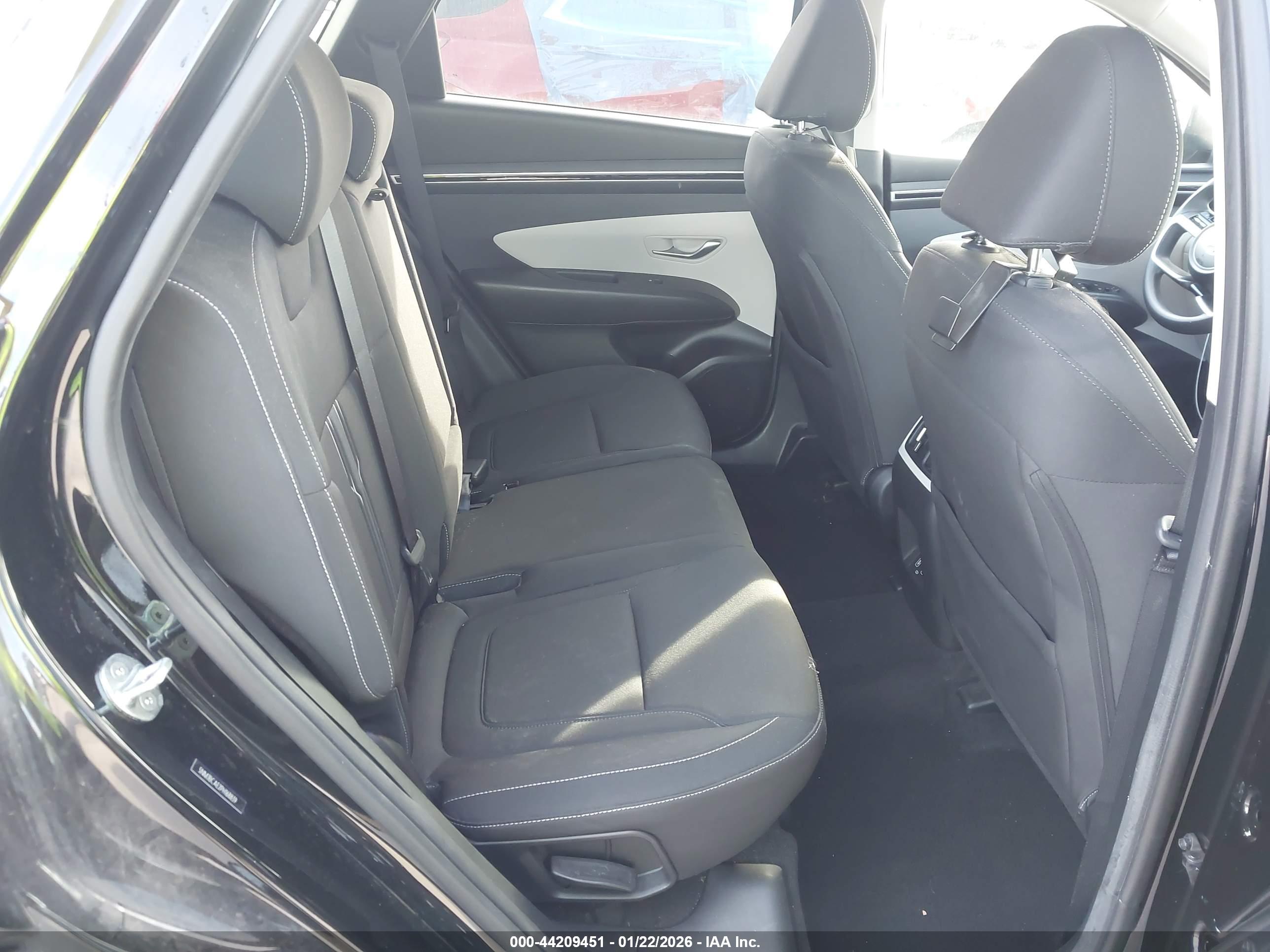HYUNDAI TUCSON image 8