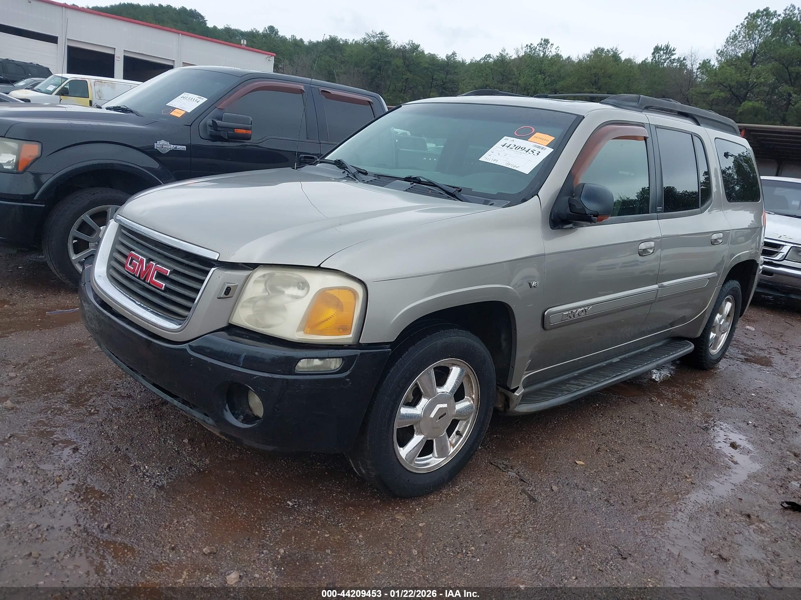 GMC ENVOY image 2