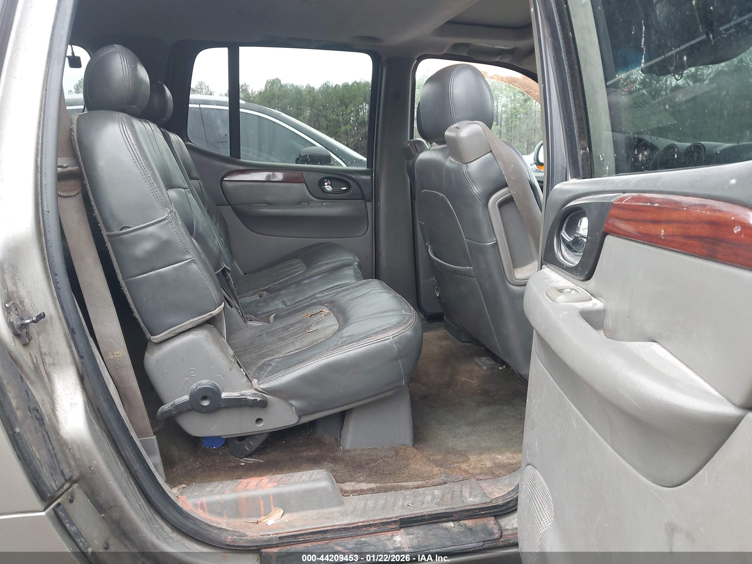 GMC ENVOY image 8