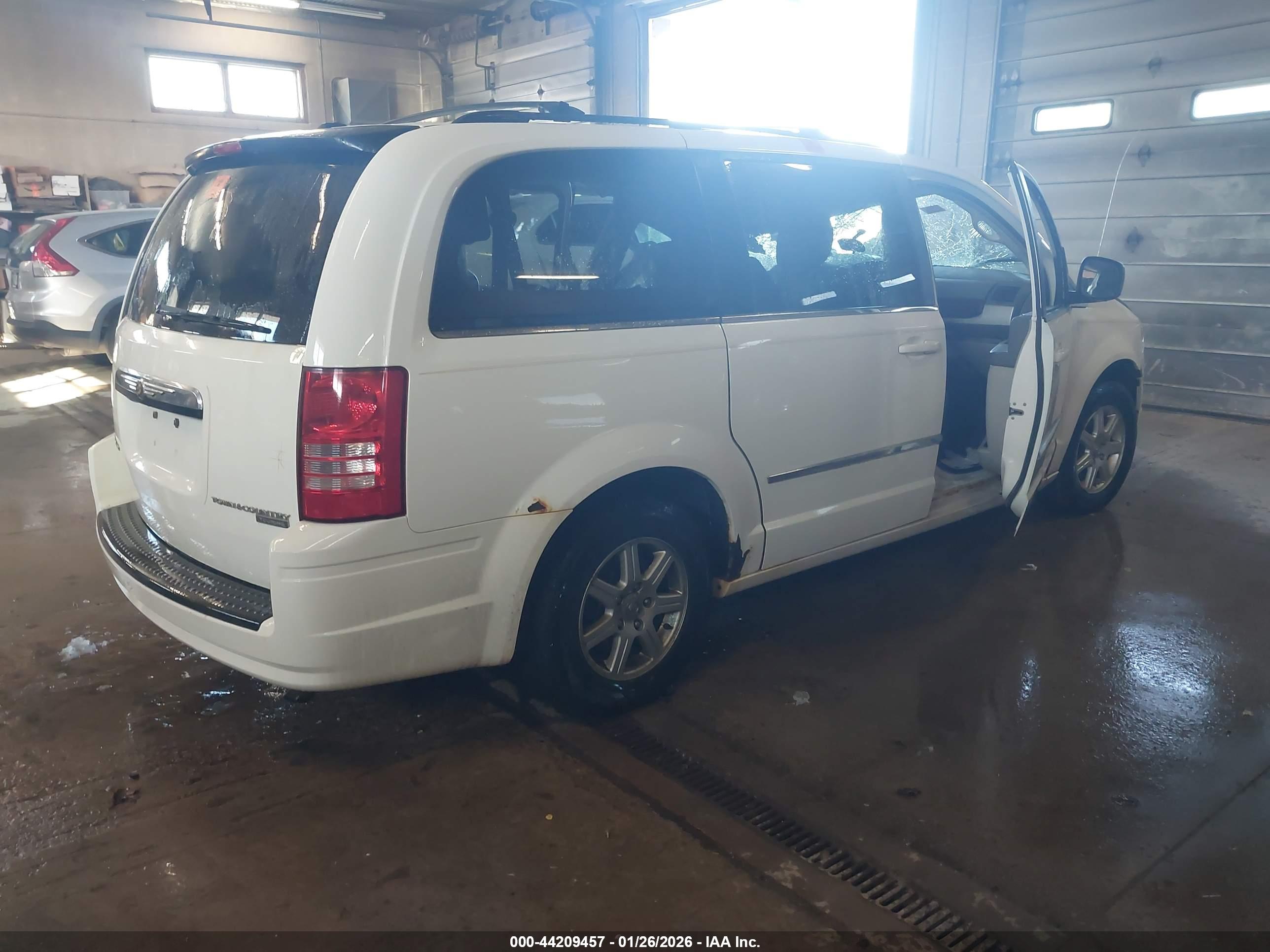 CHRYSLER TOWN image 4