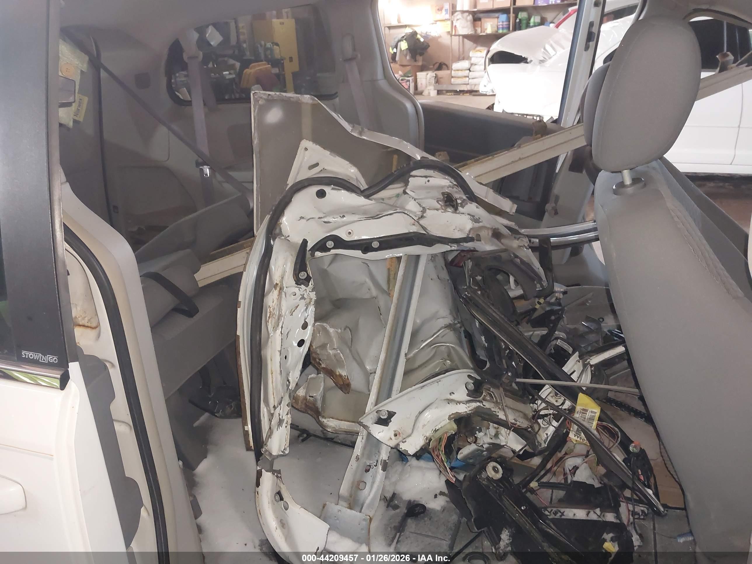 CHRYSLER TOWN image 8