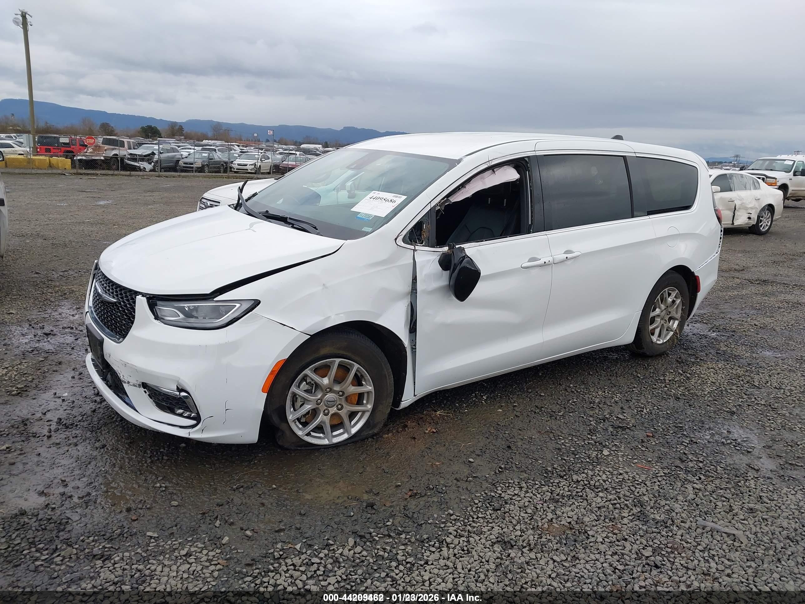 CHRYSLER PACIFICA image 2