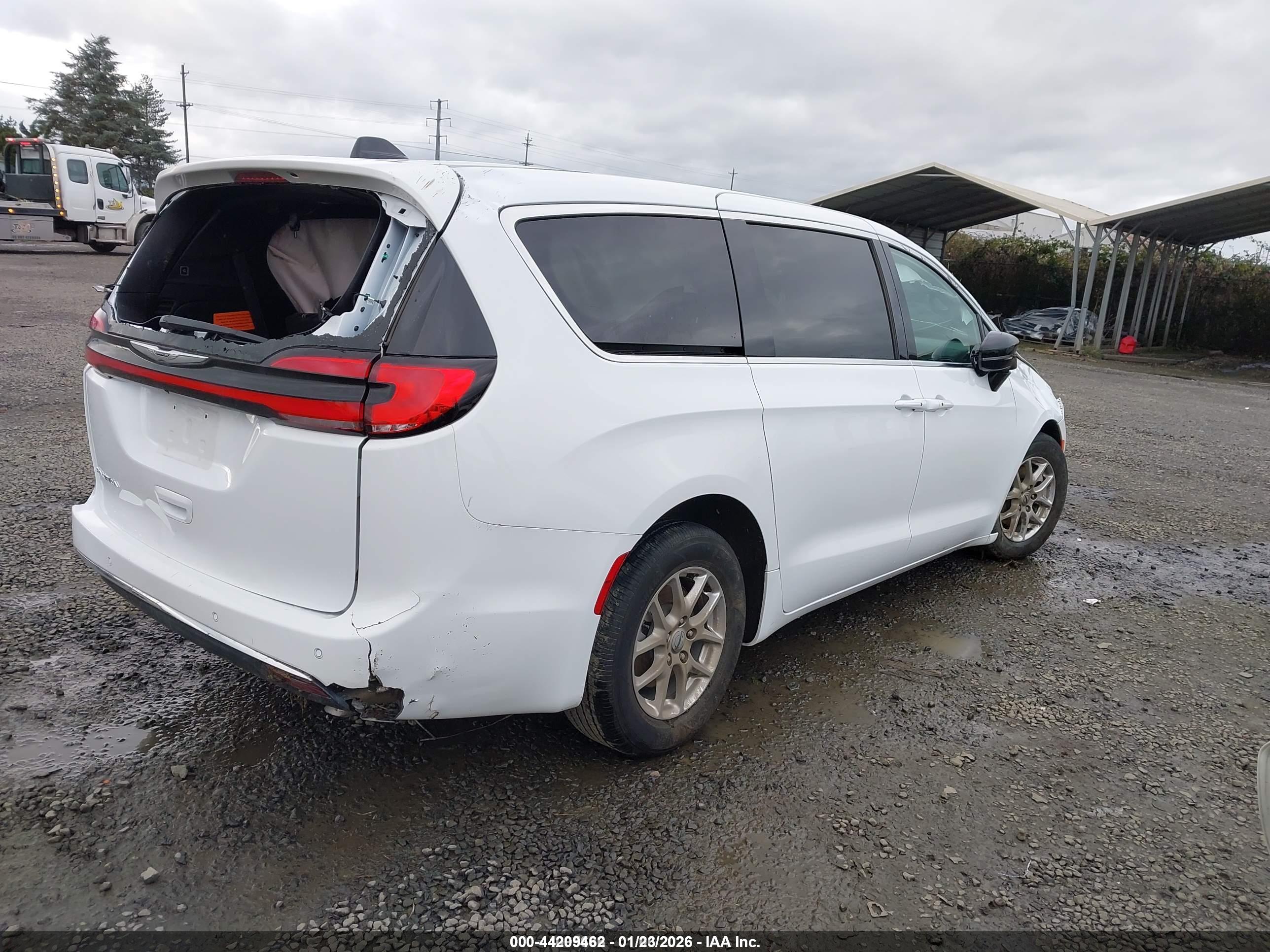 CHRYSLER PACIFICA image 4