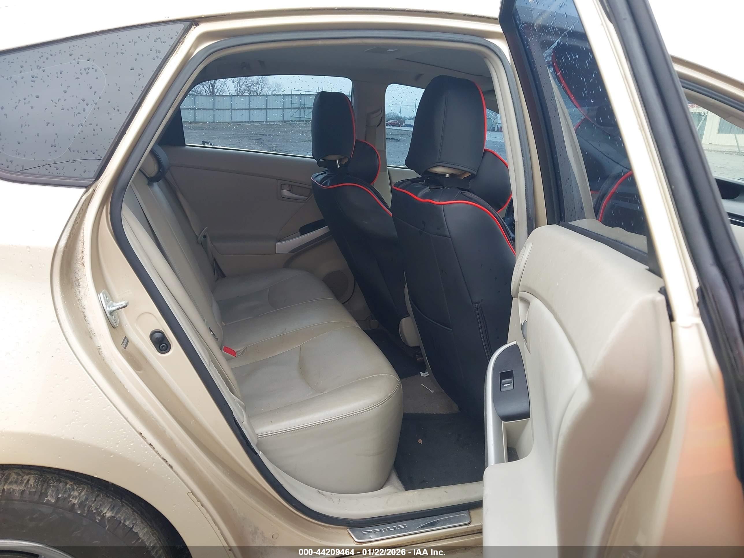 TOYOTA PRIUS image 8