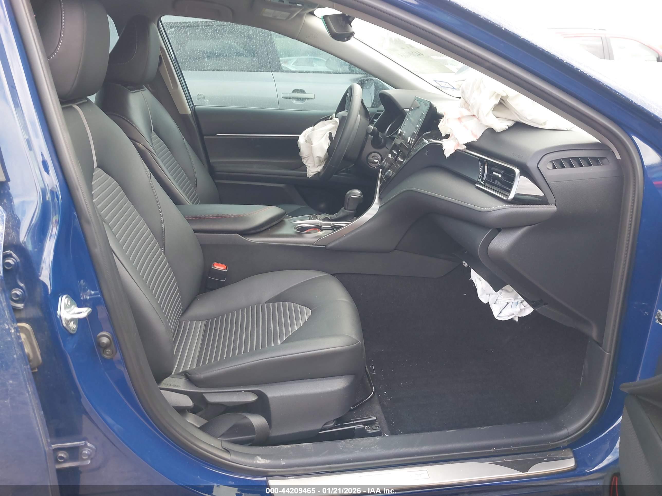 TOYOTA CAMRY image 5