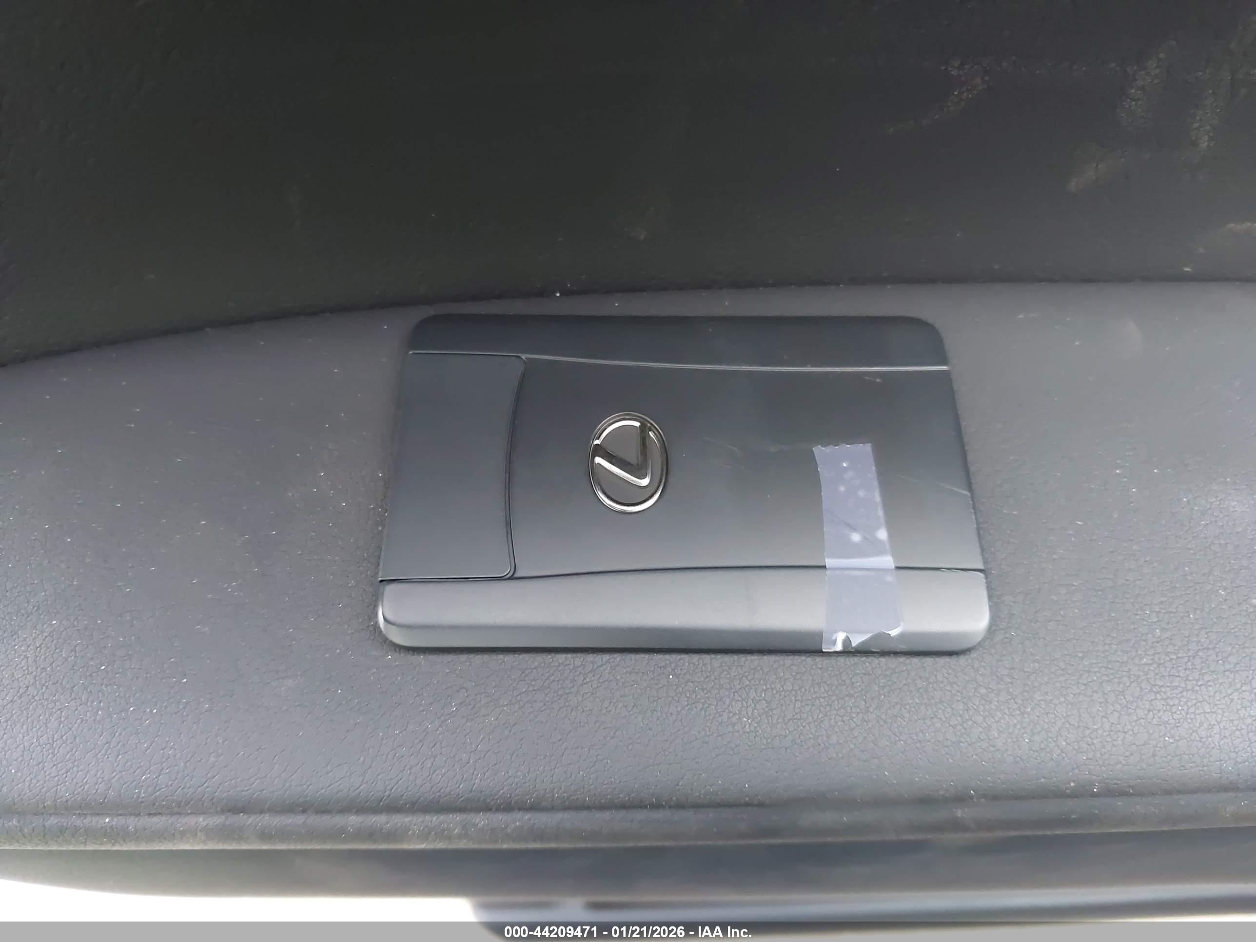 LEXUS GX image 11