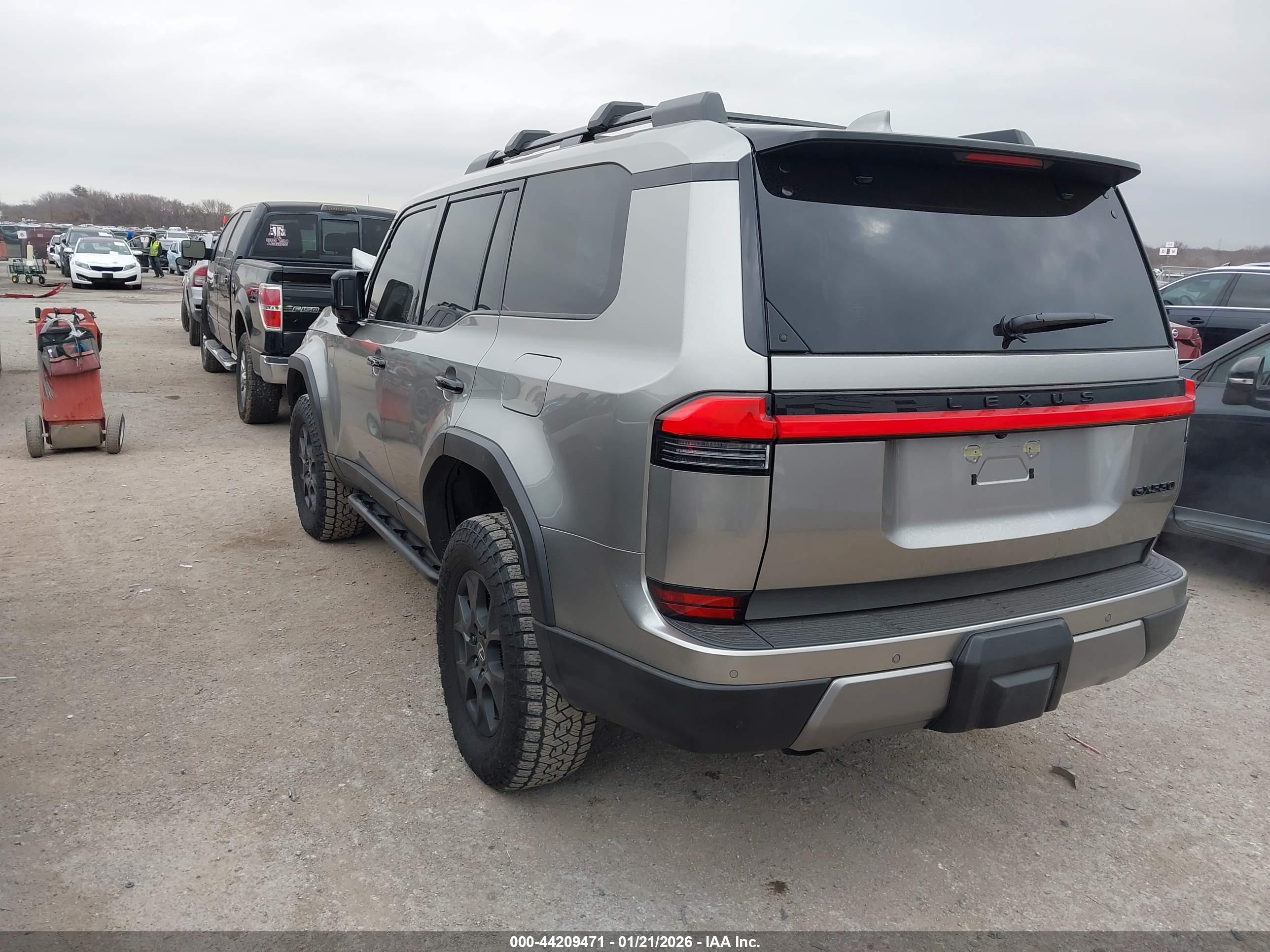 LEXUS GX image 3