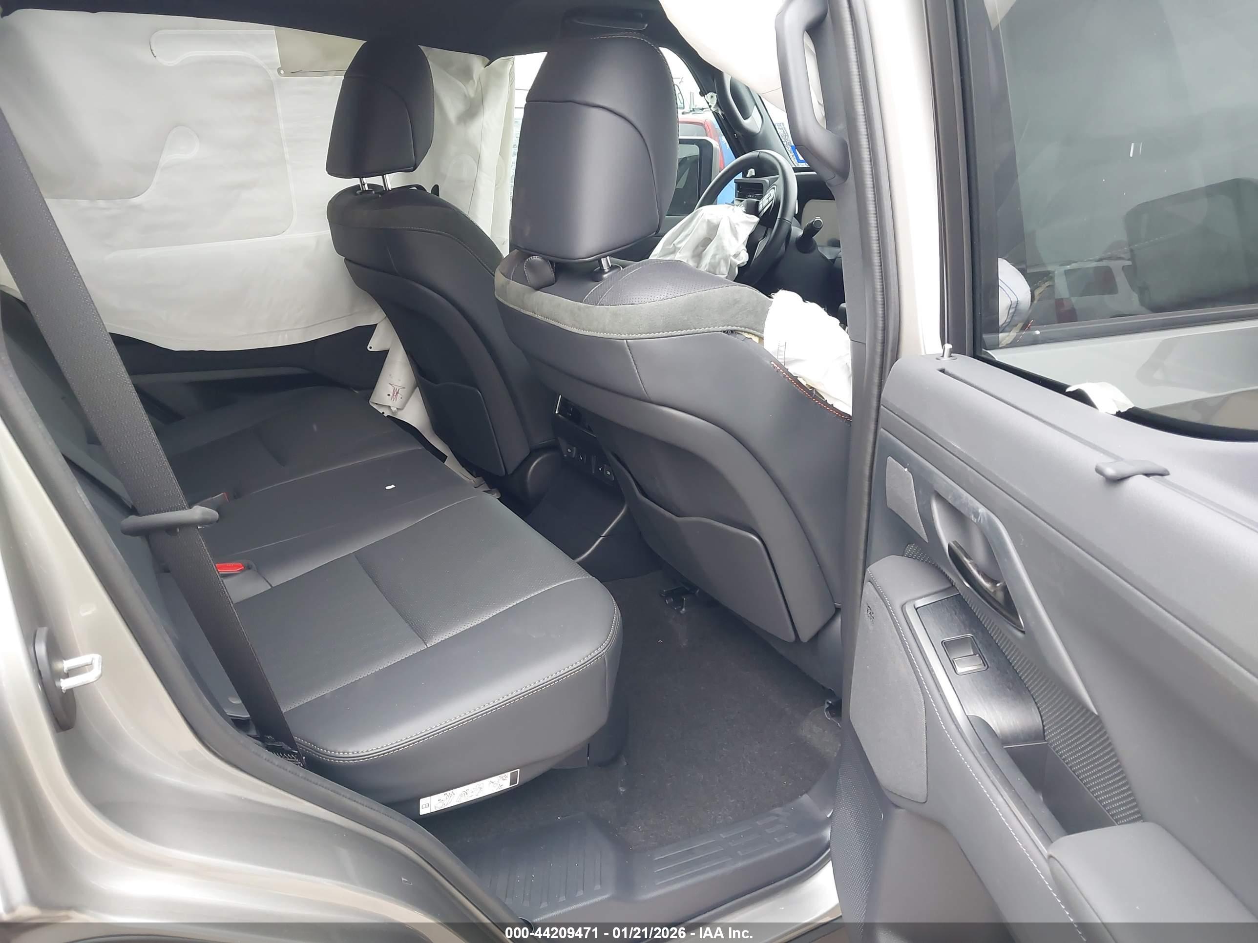 LEXUS GX image 8