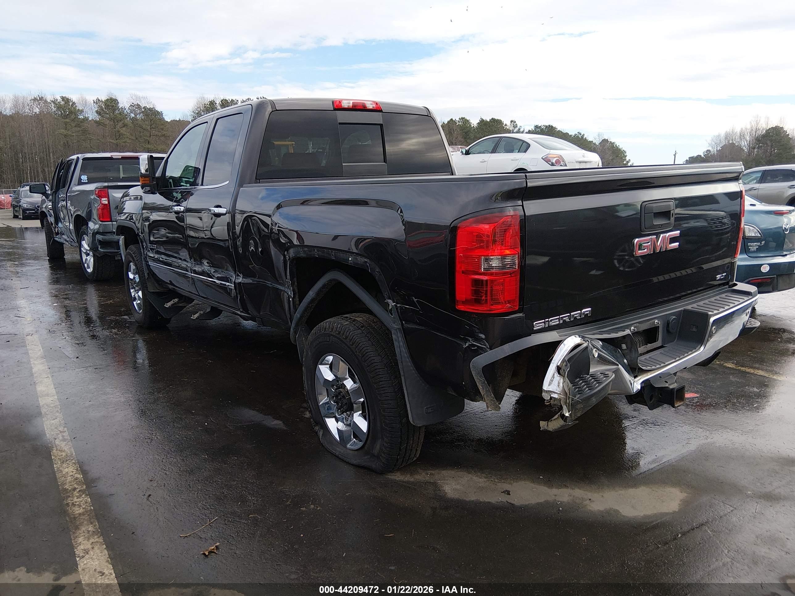 GMC SIERRA image 3