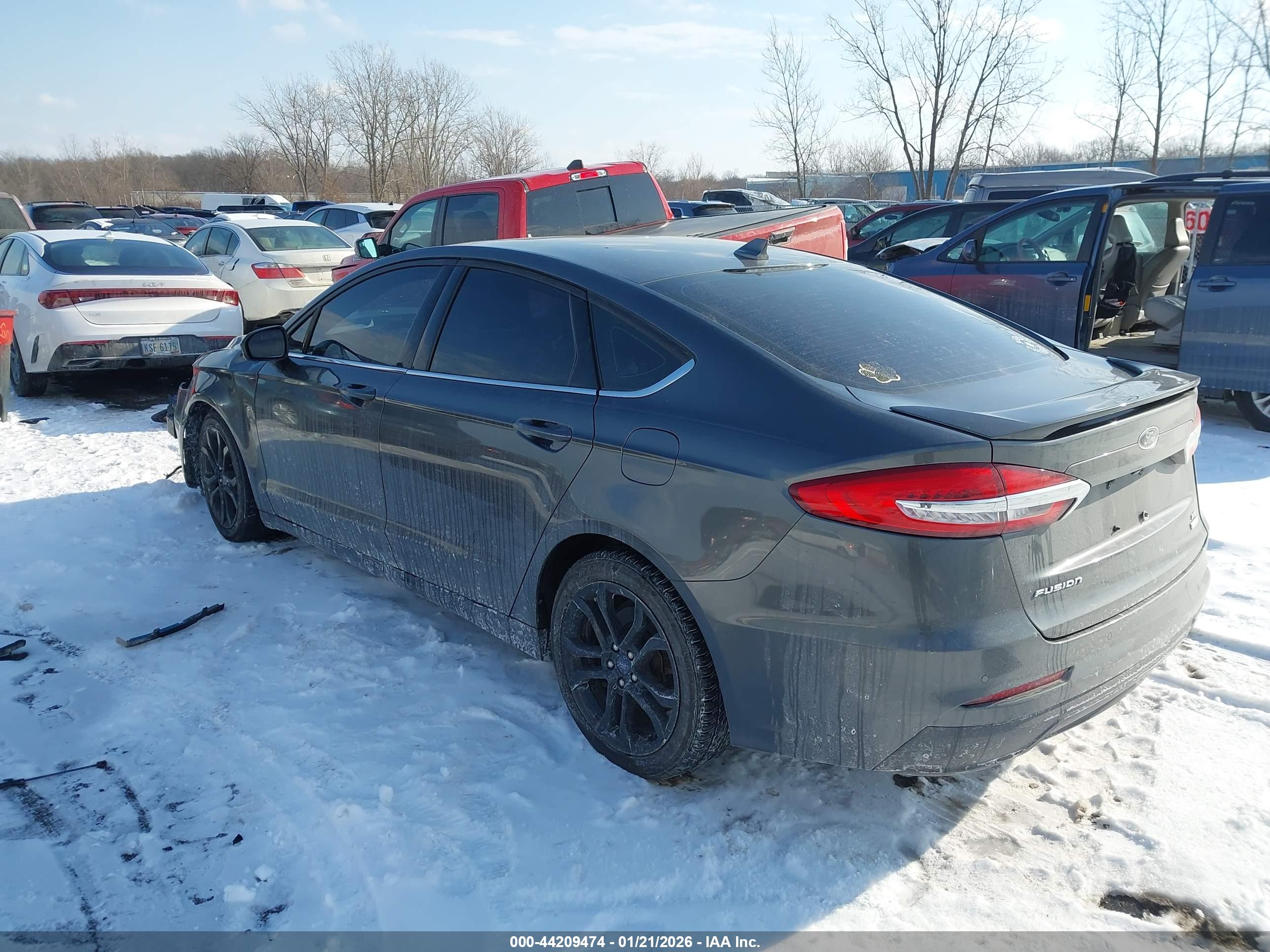 FORD FUSION image 3