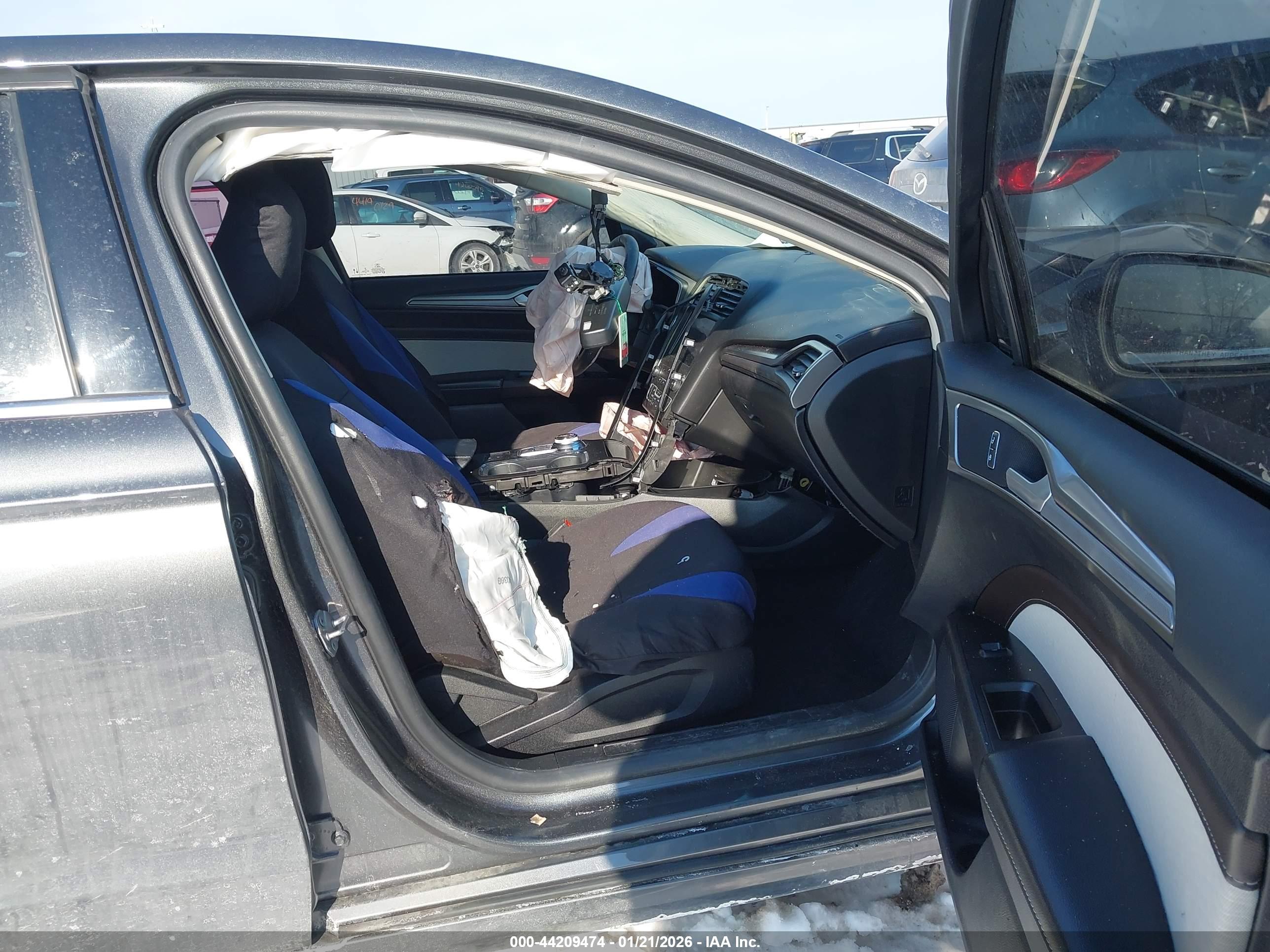 FORD FUSION image 5