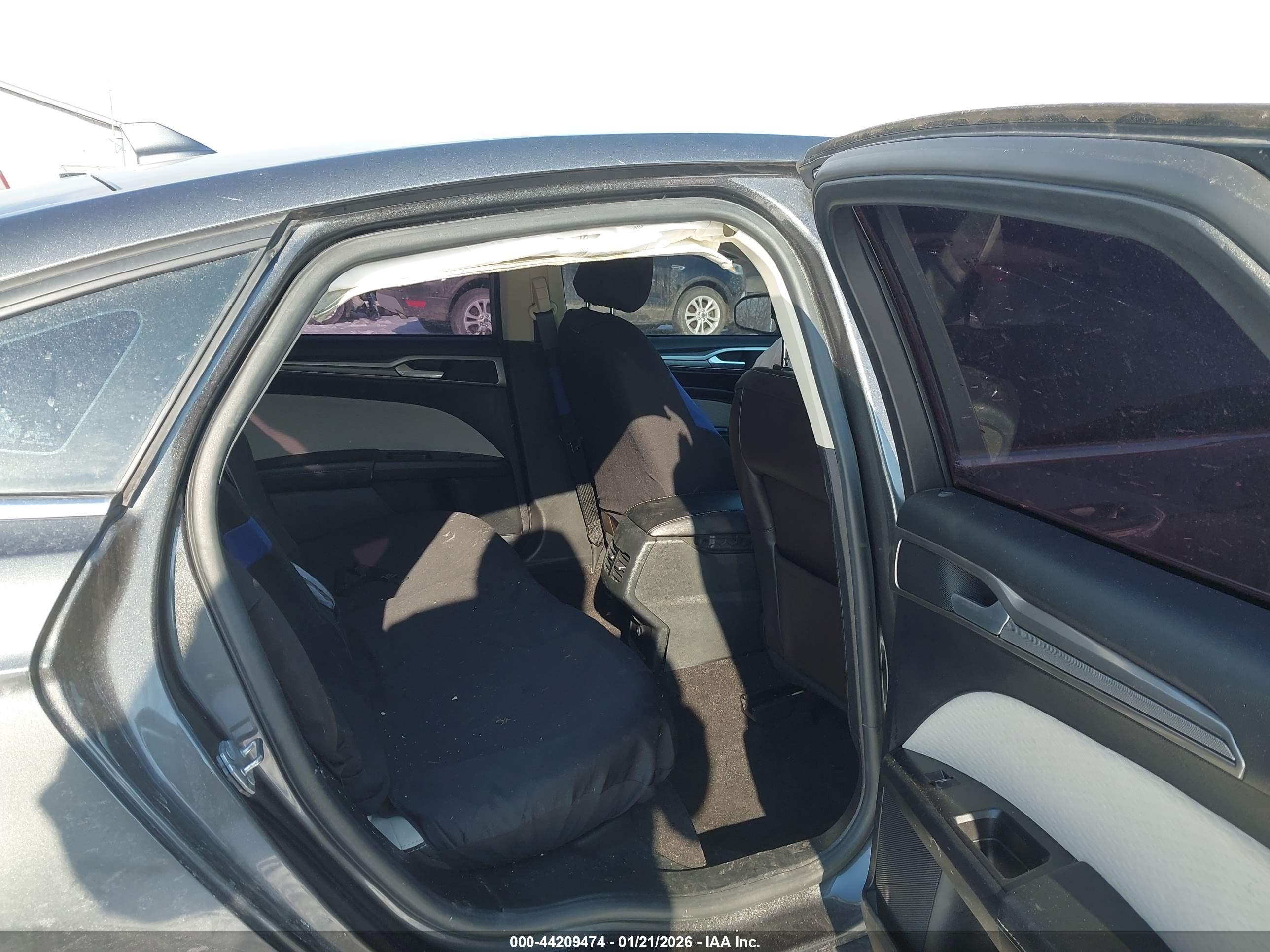 FORD FUSION image 8