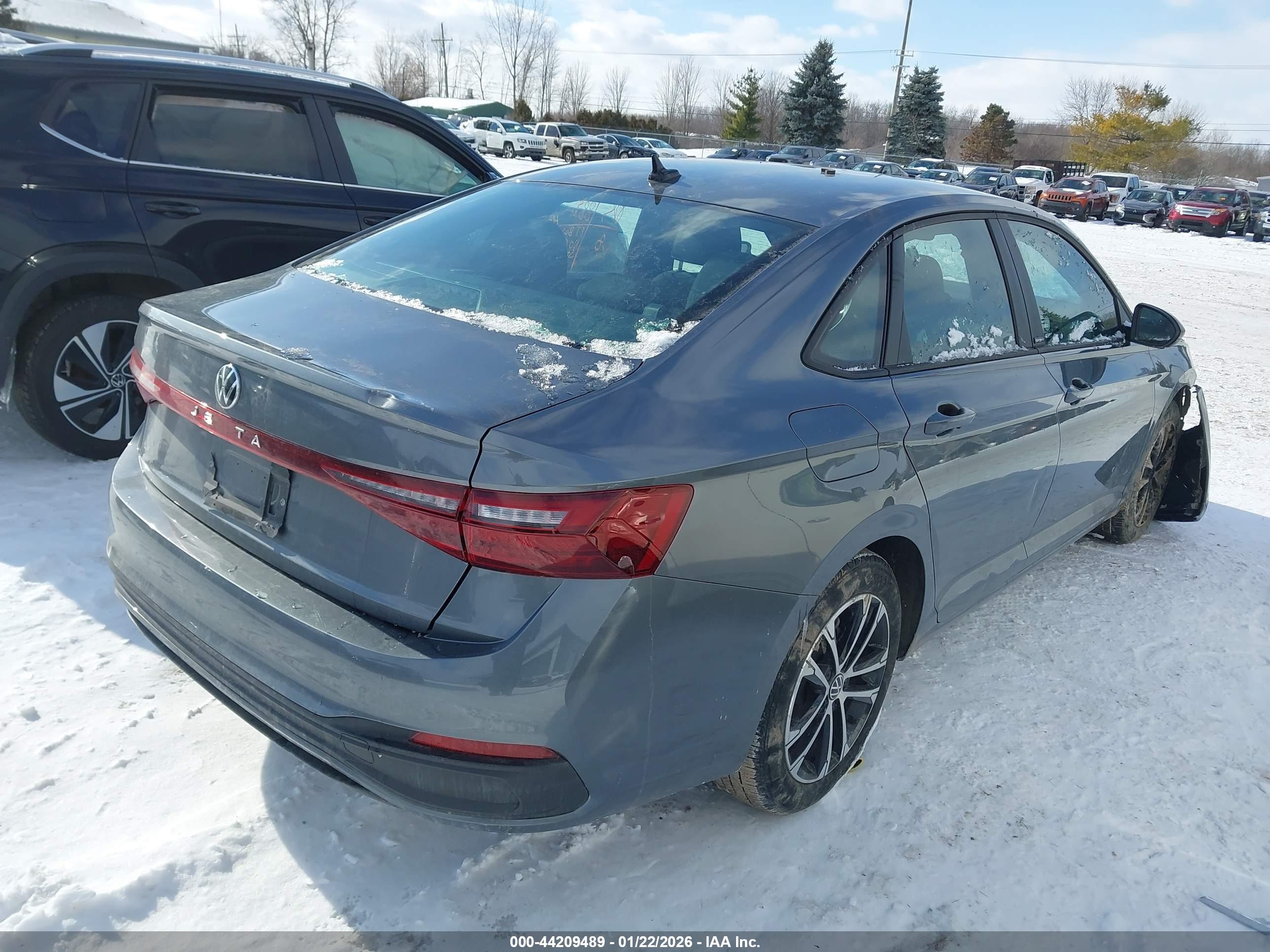 VOLKSWAGEN JETTA image 4