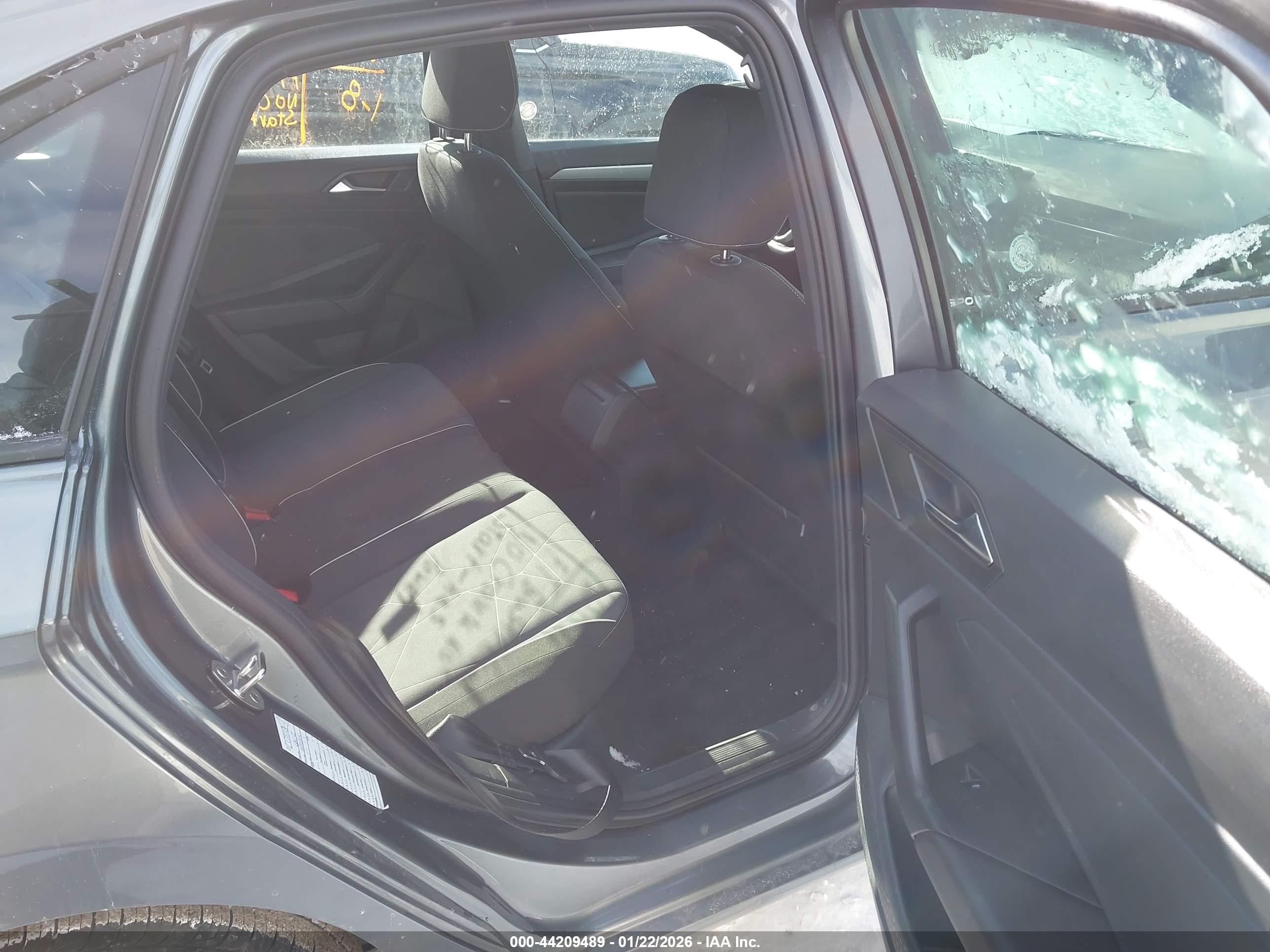 VOLKSWAGEN JETTA image 8