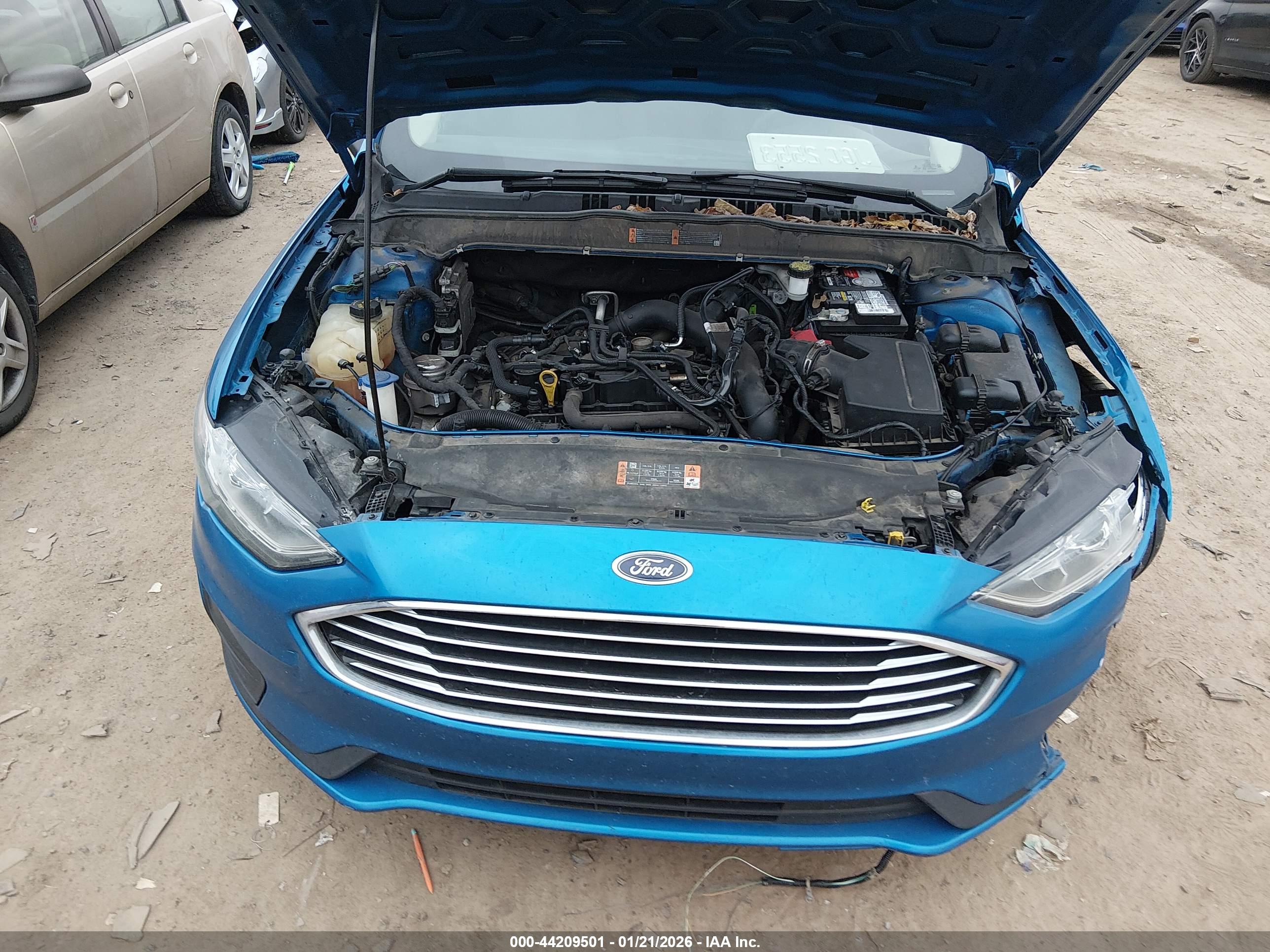 FORD FUSION image 10