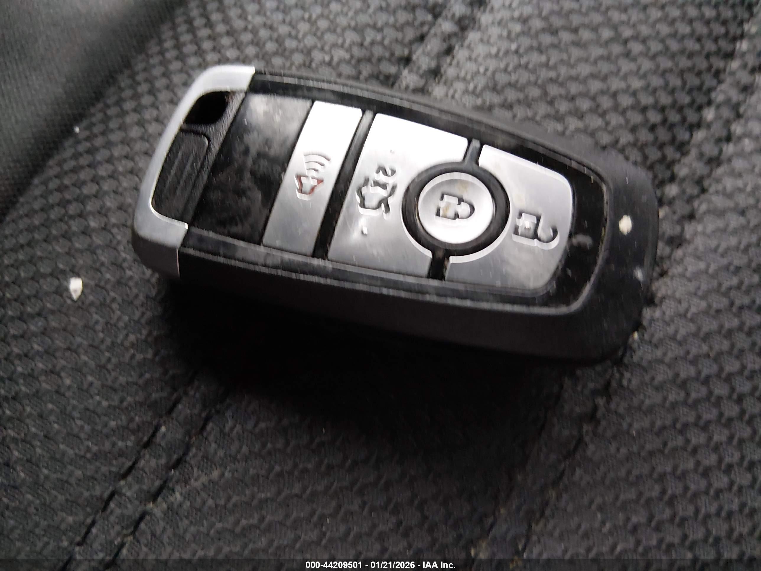 FORD FUSION image 11