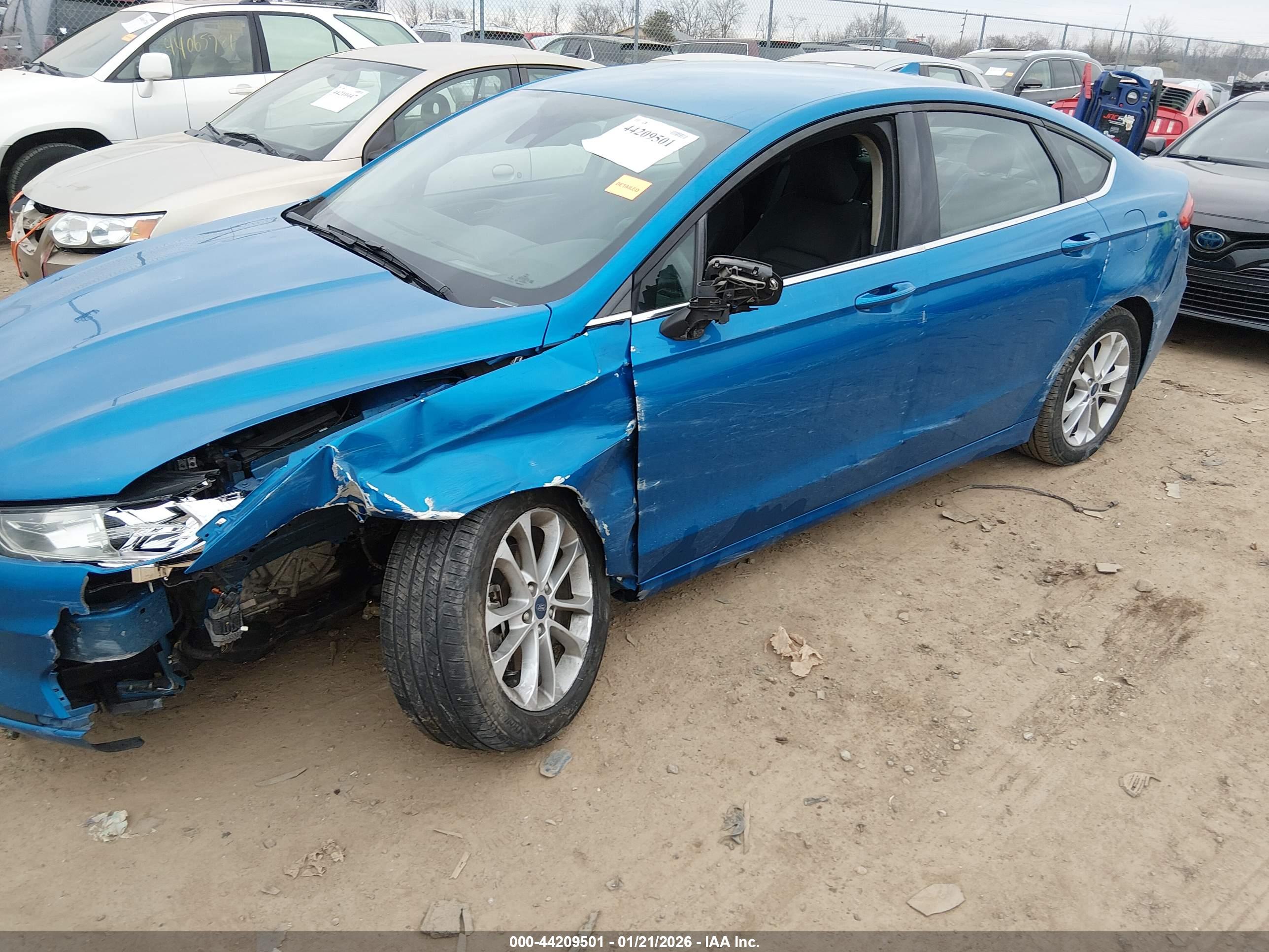 FORD FUSION image 2