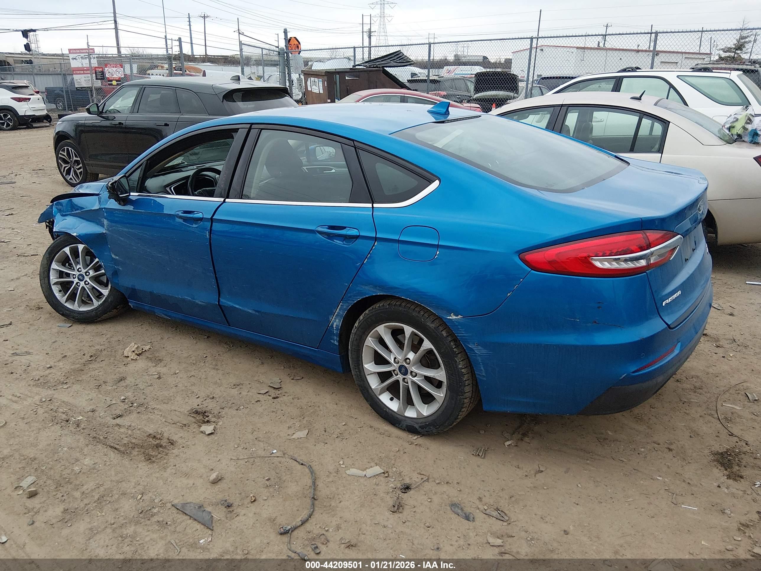 FORD FUSION image 3
