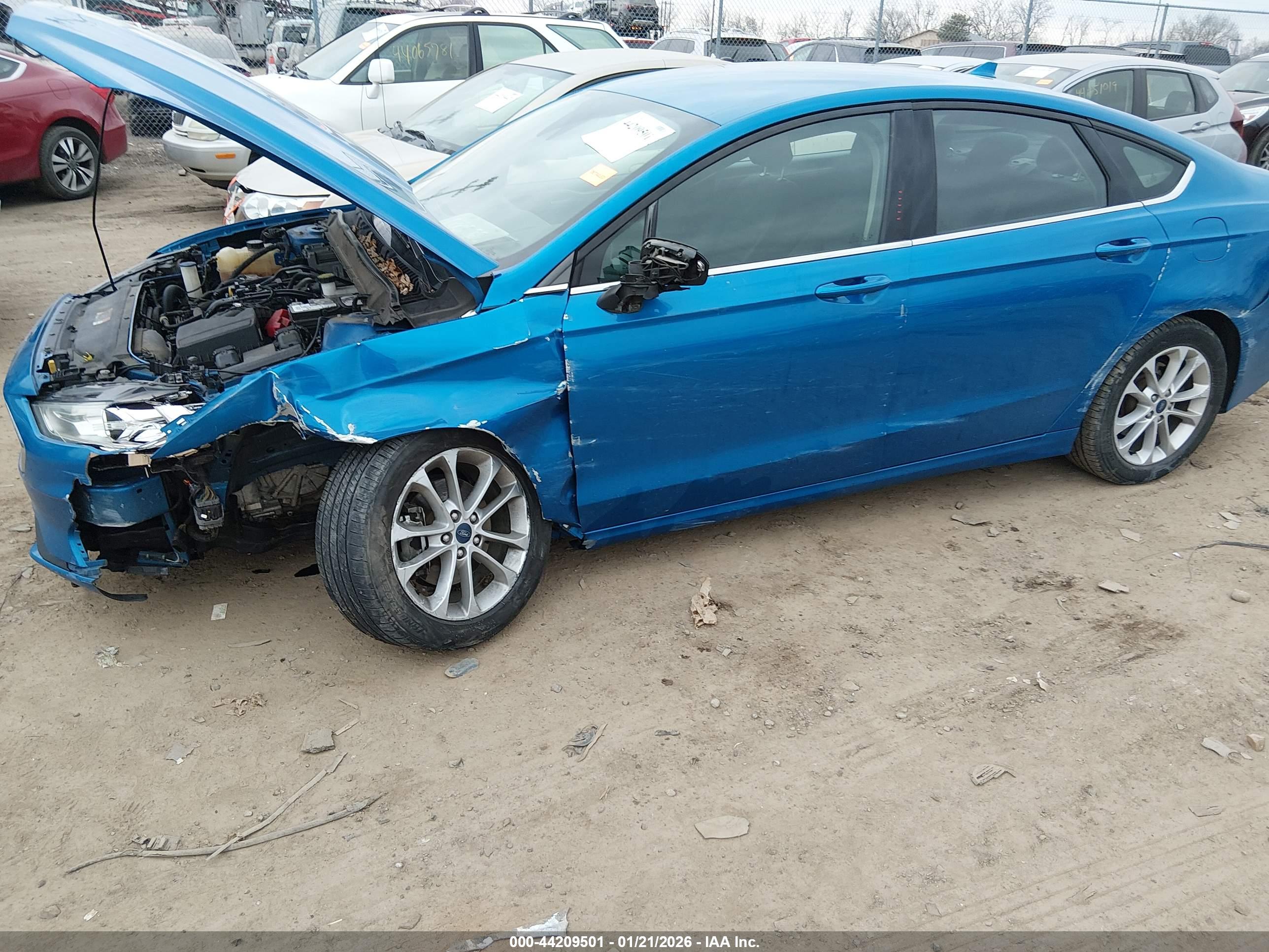 FORD FUSION image 6