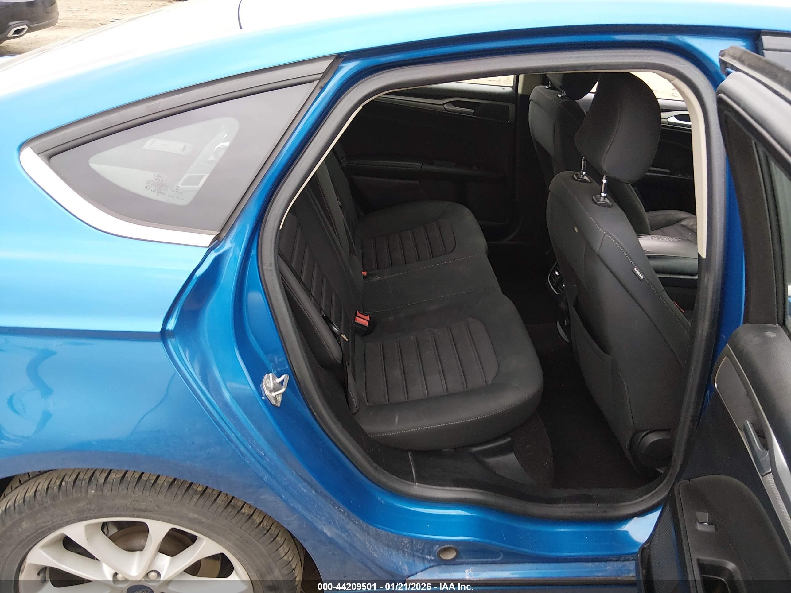 FORD FUSION image 8