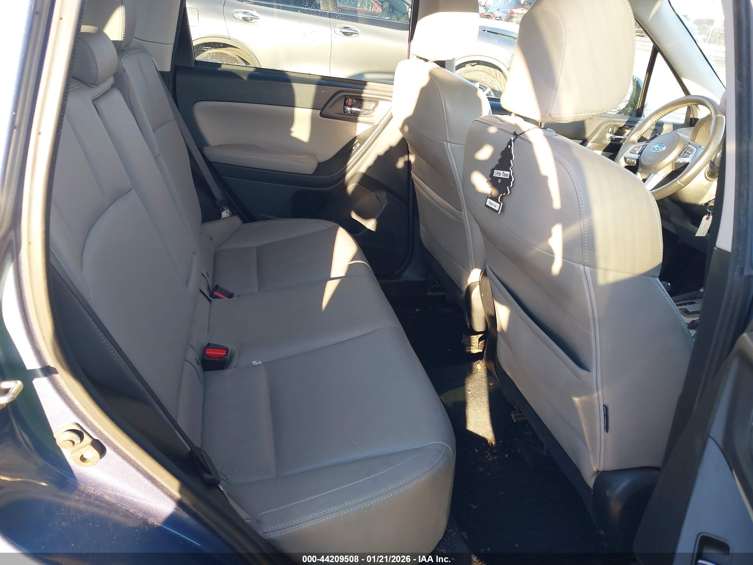 SUBARU FORESTER image 8