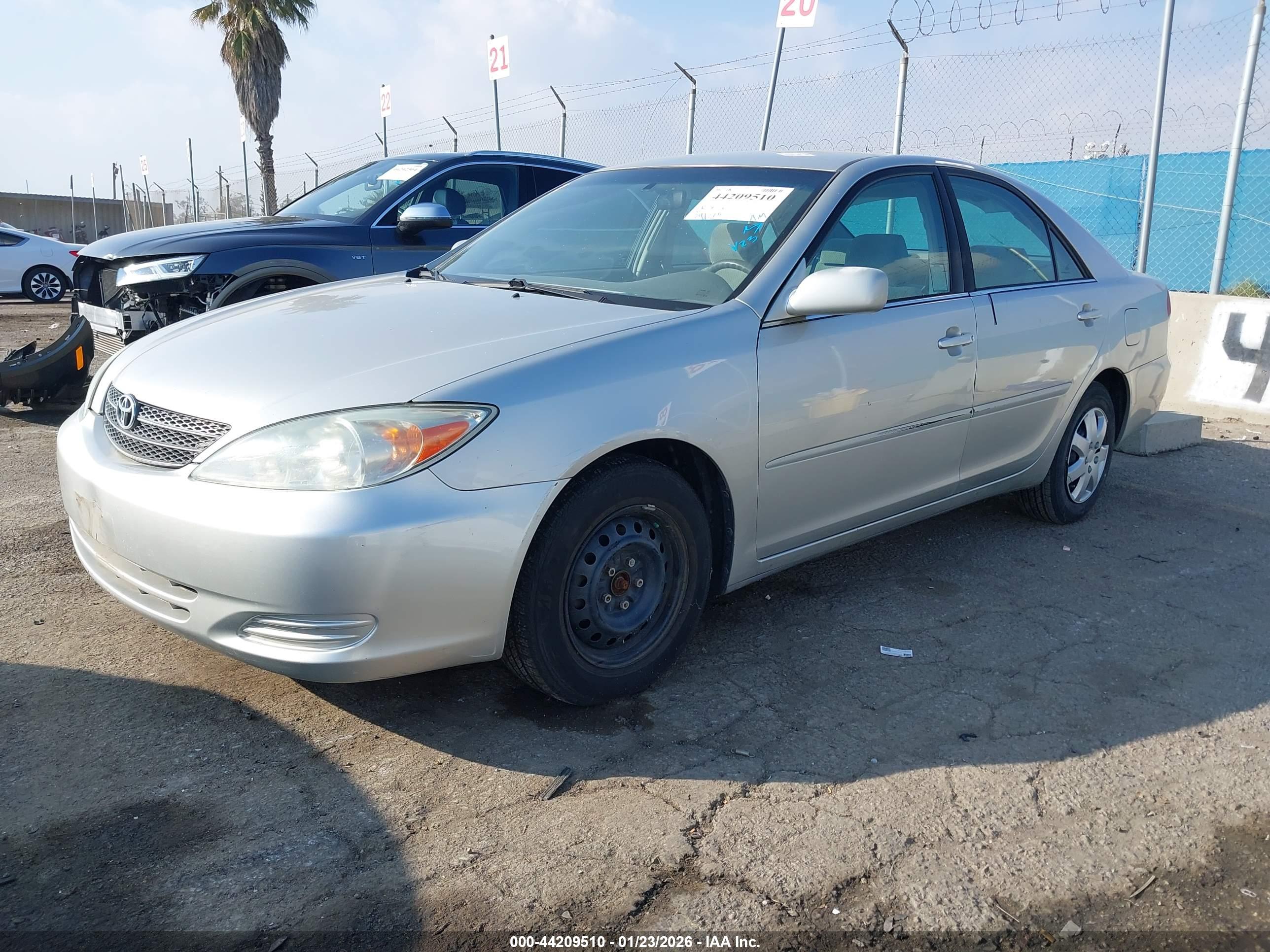 TOYOTA CAMRY image 2