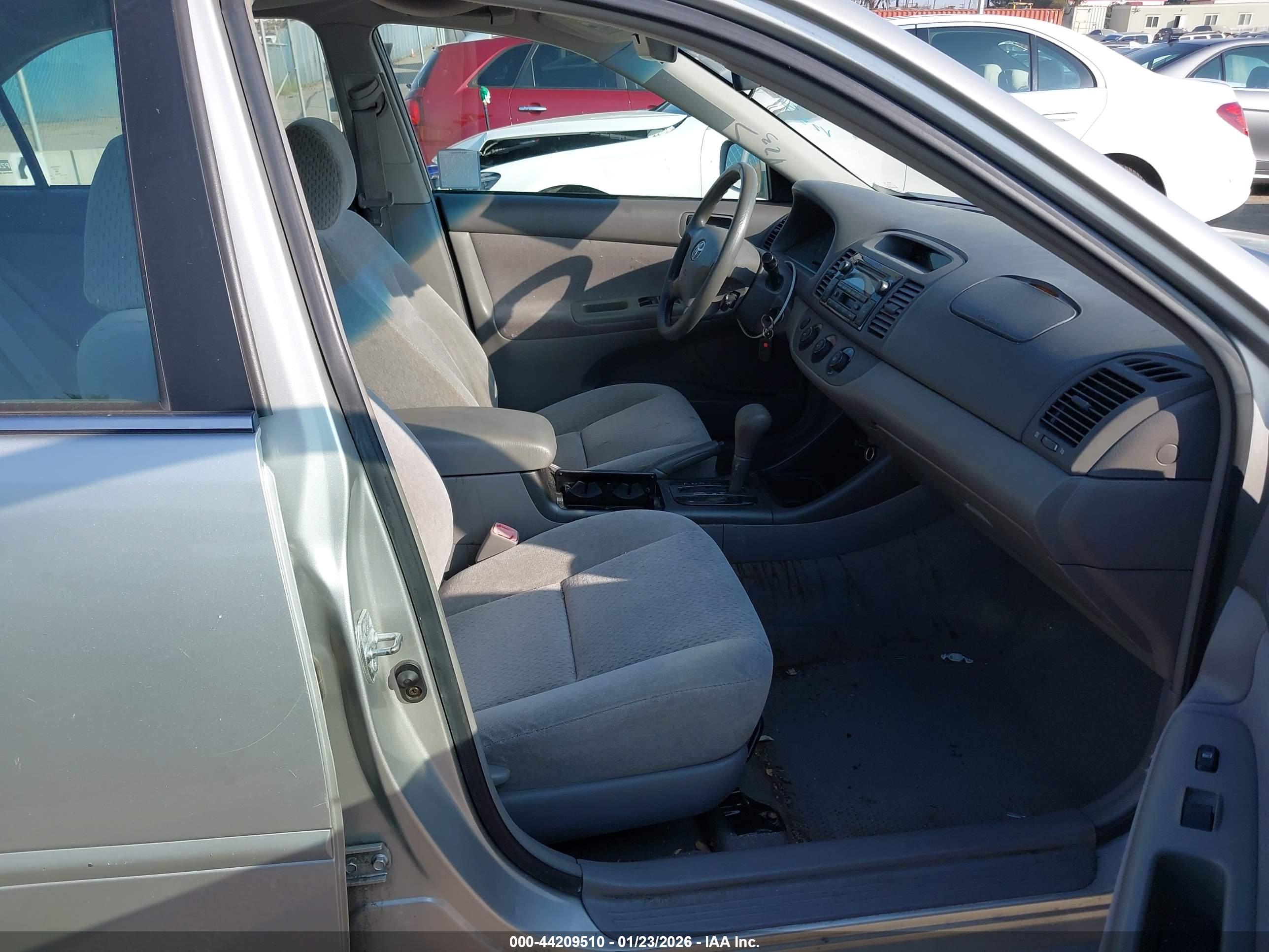 TOYOTA CAMRY image 5