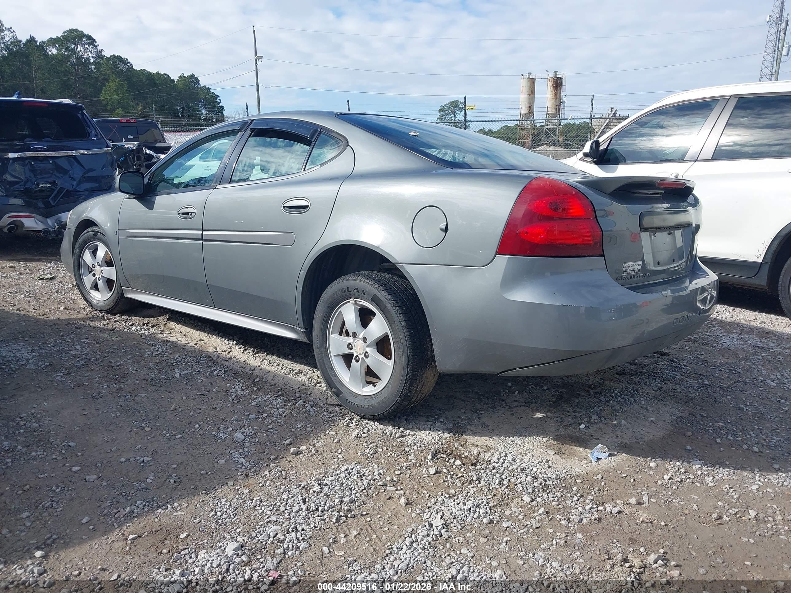 PONTIAC GRAND image 3