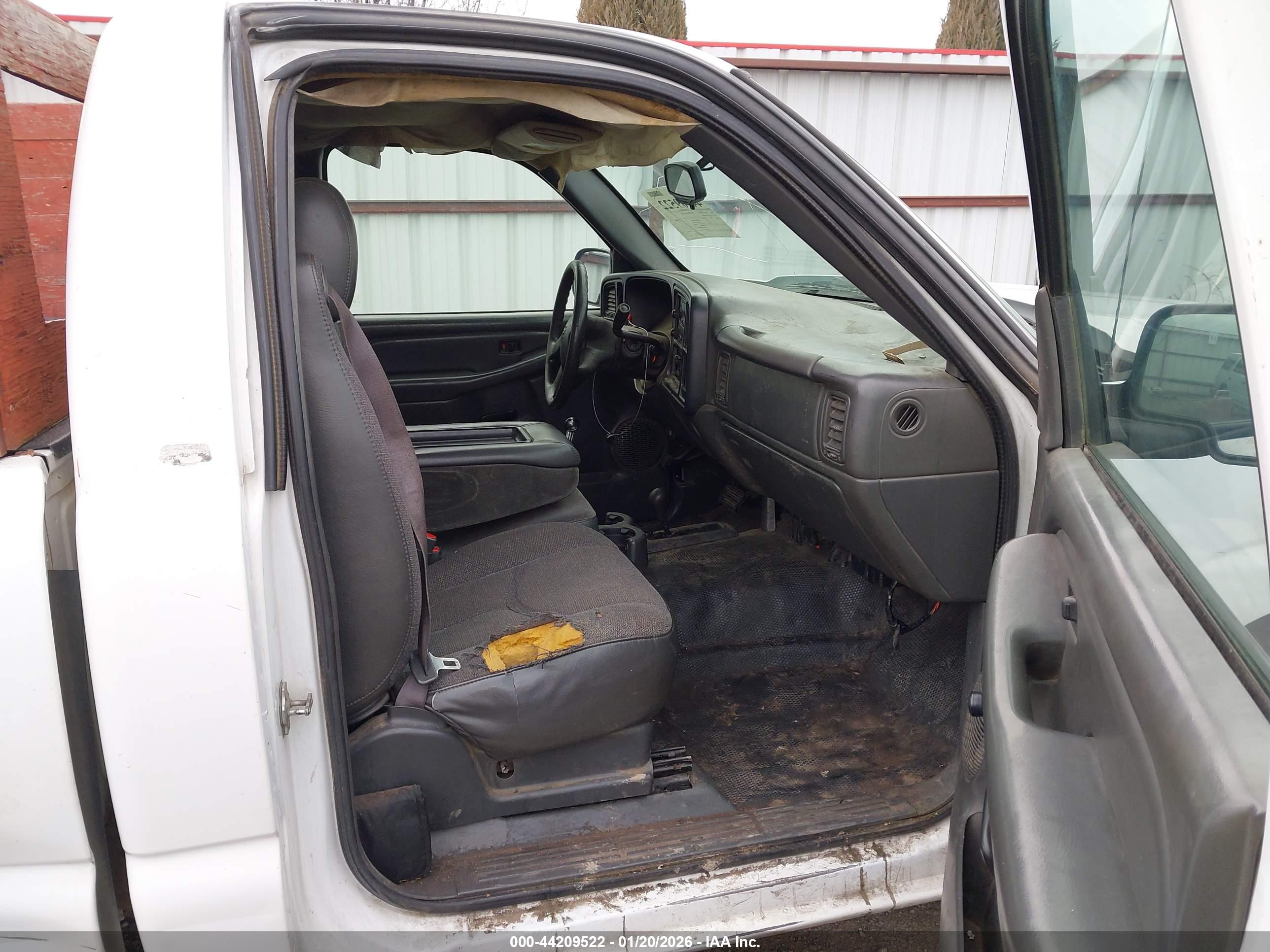 CHEVROLET SILVERADO image 5
