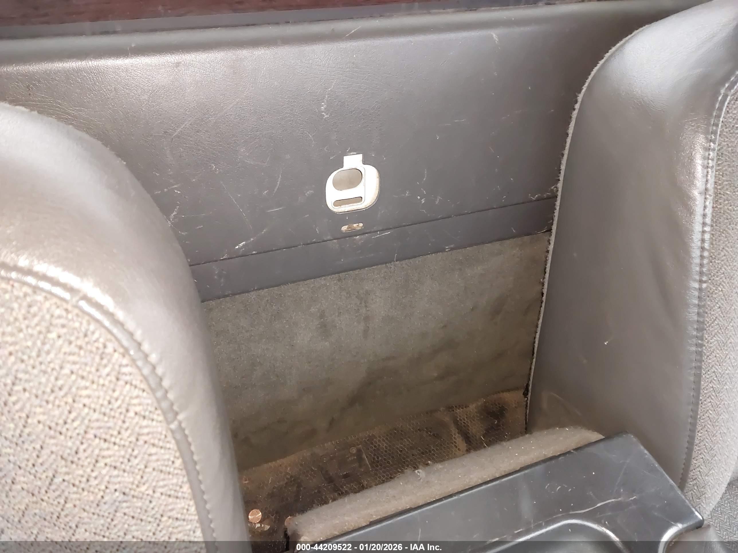 CHEVROLET SILVERADO image 8