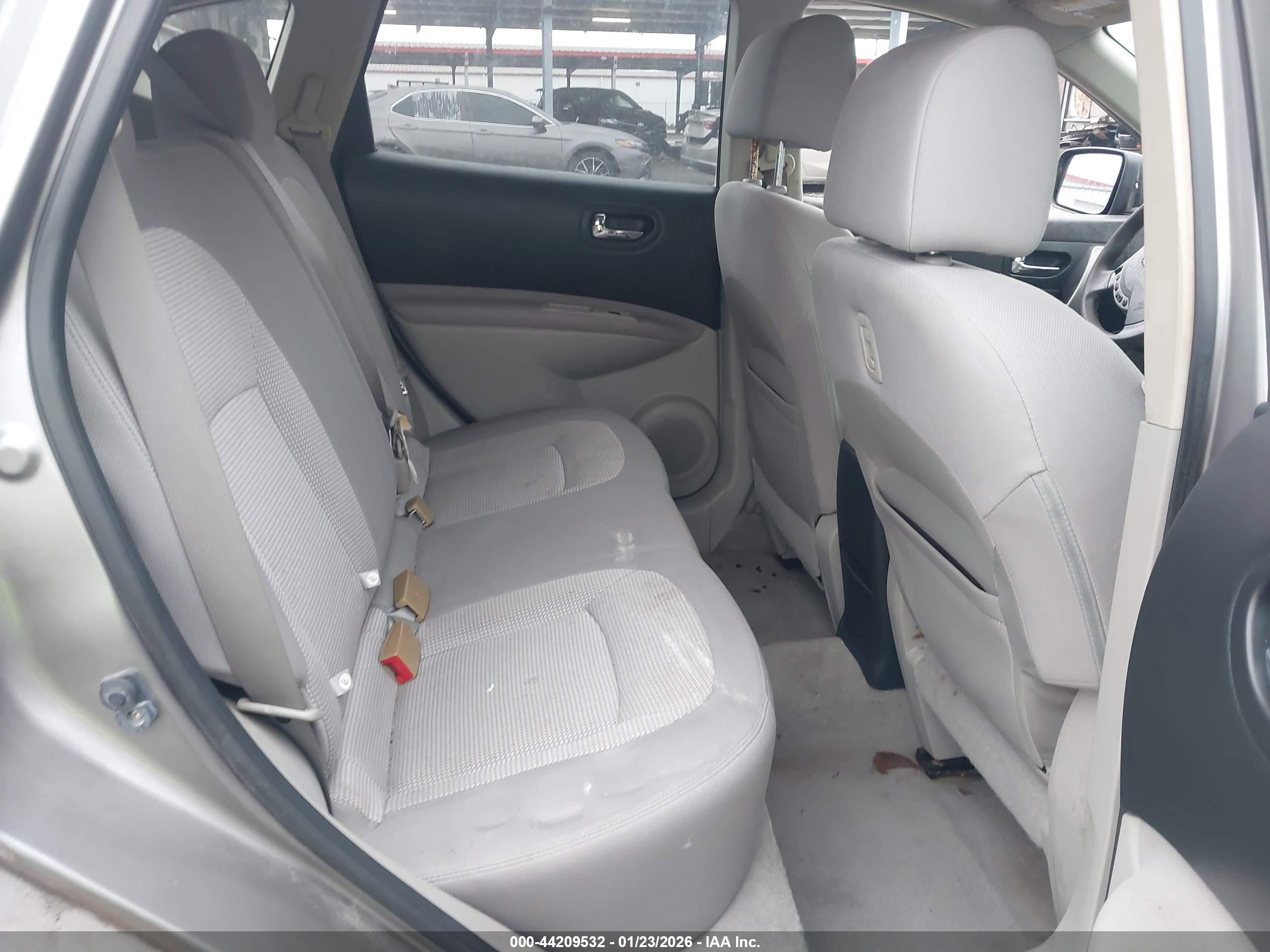NISSAN ROGUE image 8