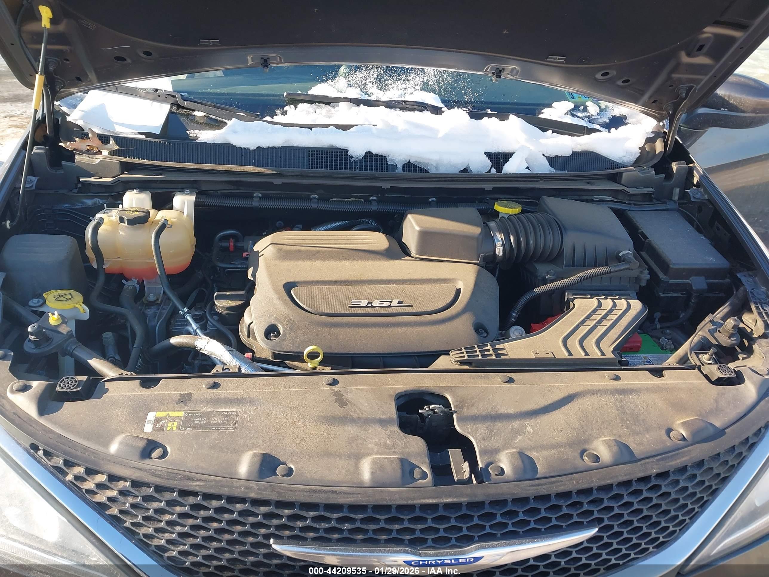 CHRYSLER PACIFICA image 10