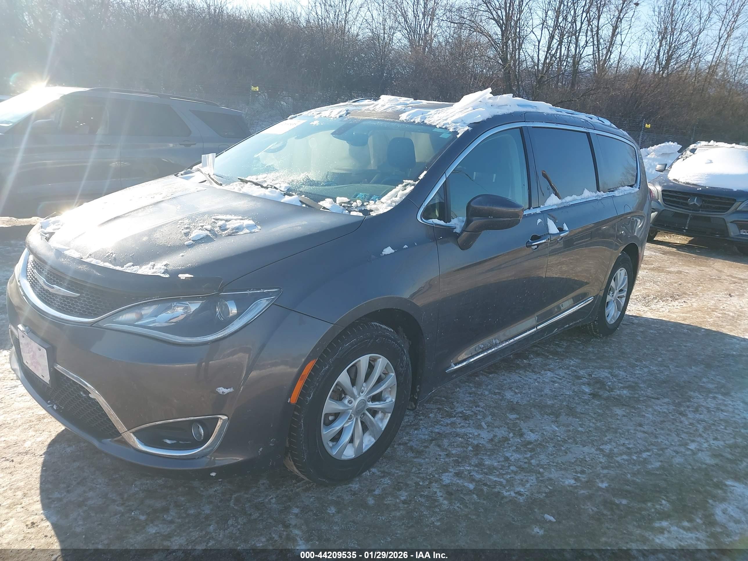 CHRYSLER PACIFICA image 2