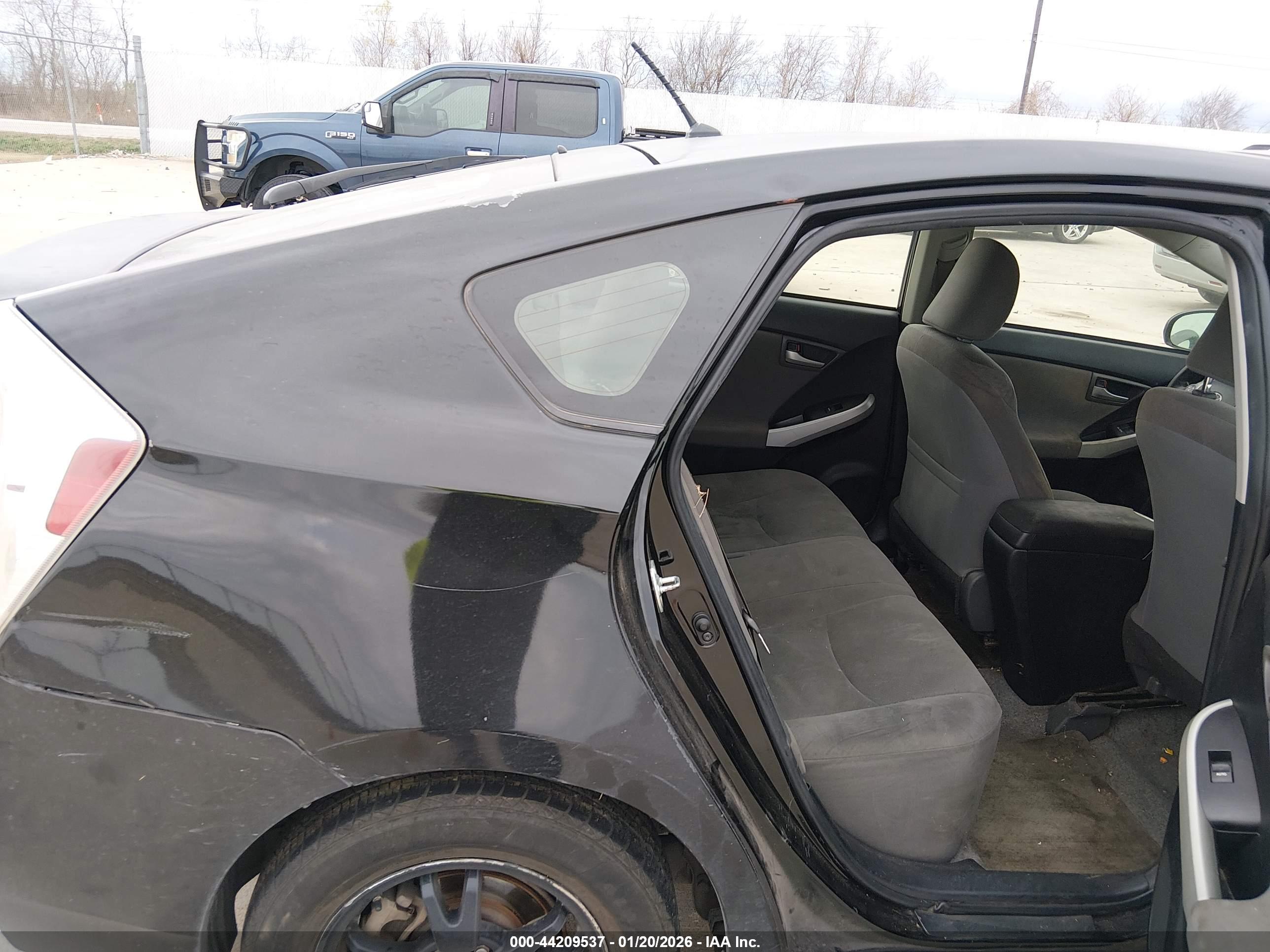 TOYOTA PRIUS image 8