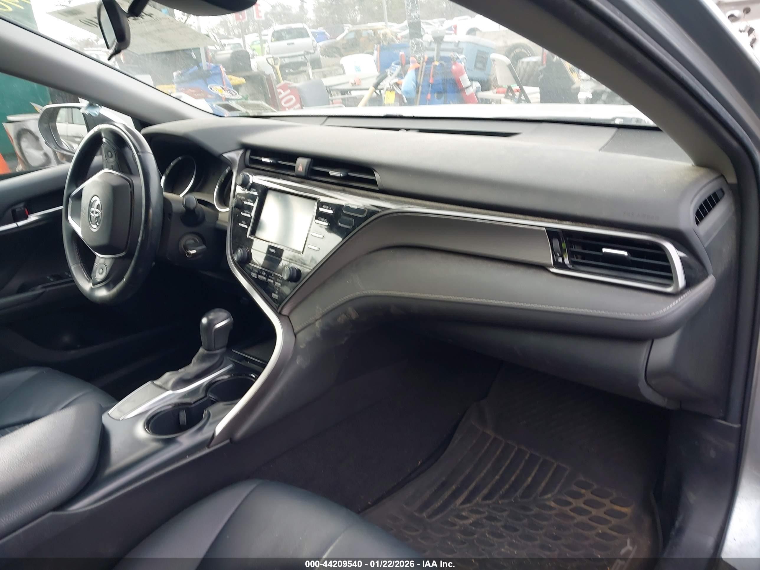 TOYOTA CAMRY image 5