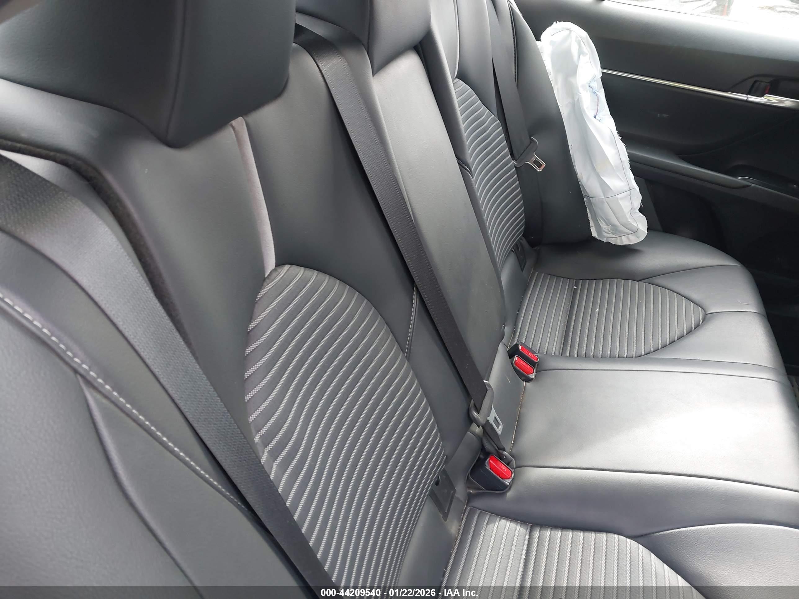 TOYOTA CAMRY image 8