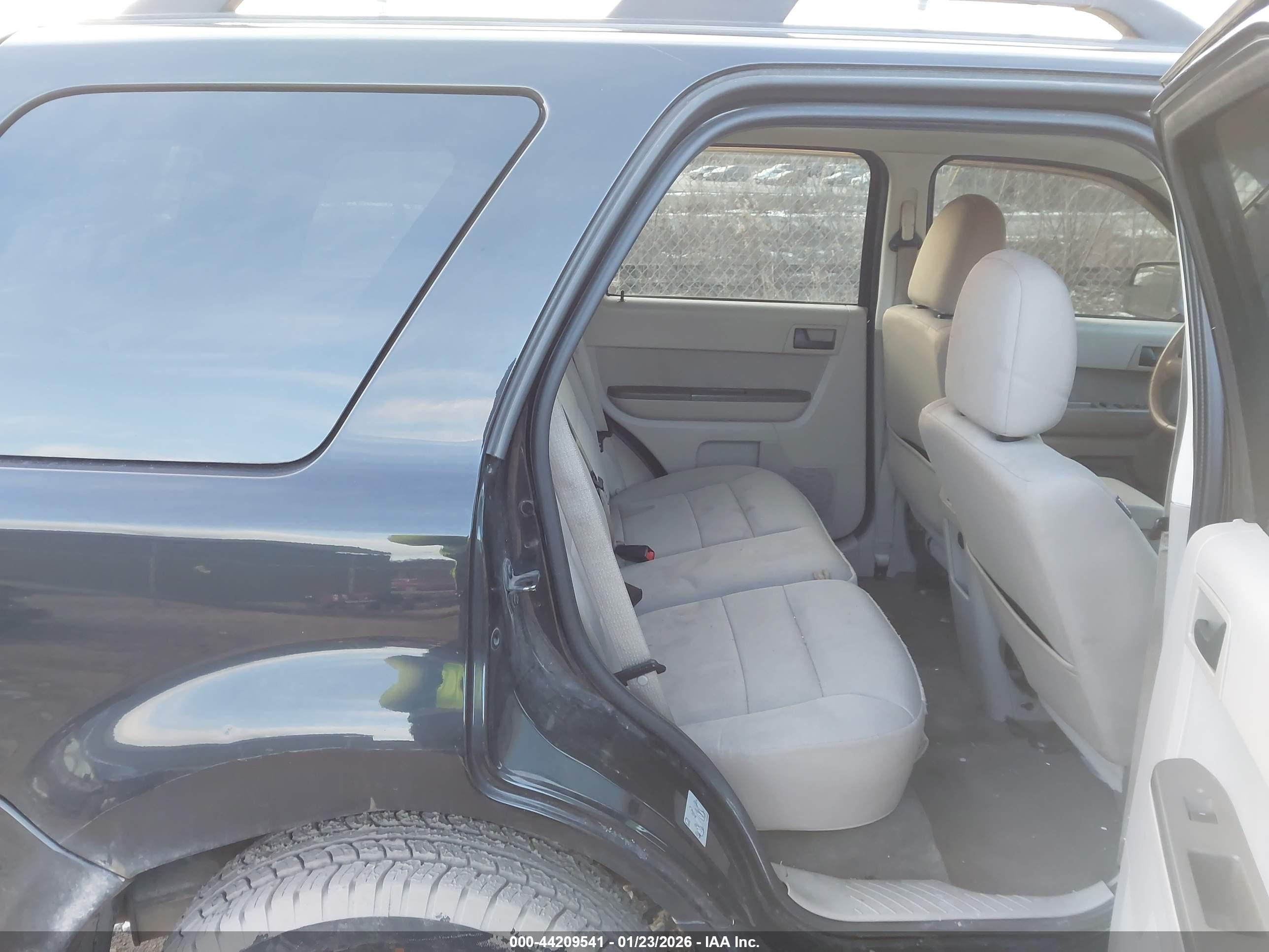 FORD ESCAPE image 8