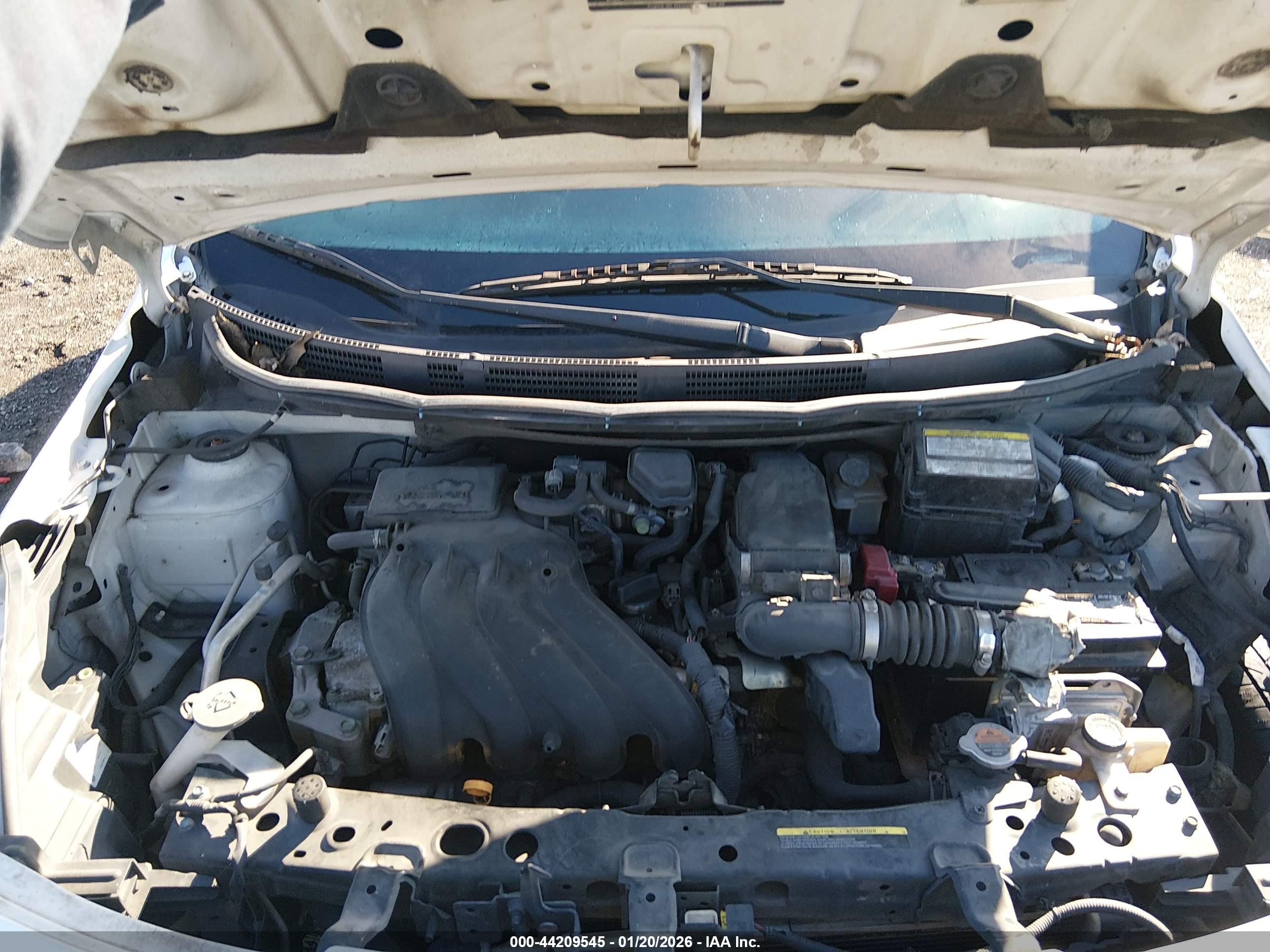 NISSAN VERSA image 10