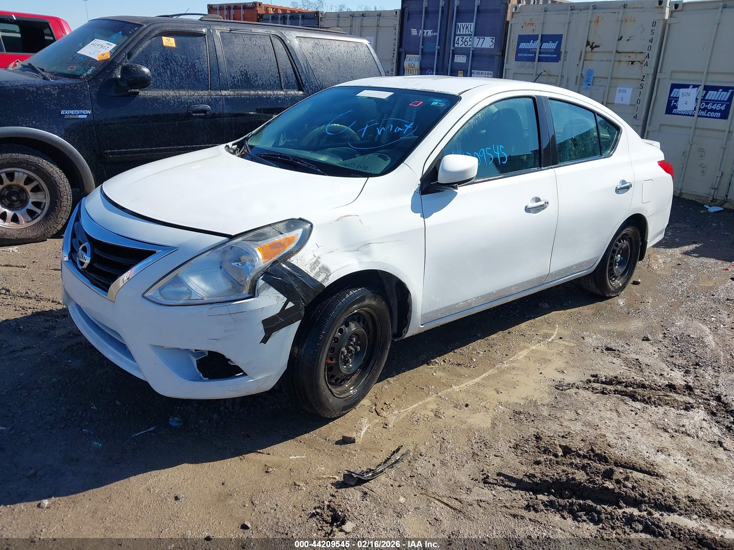 NISSAN VERSA image 2
