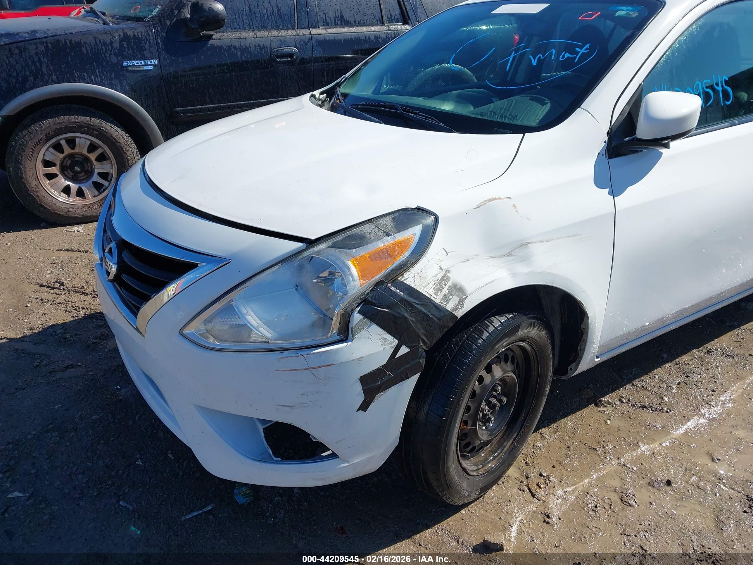 NISSAN VERSA image 6