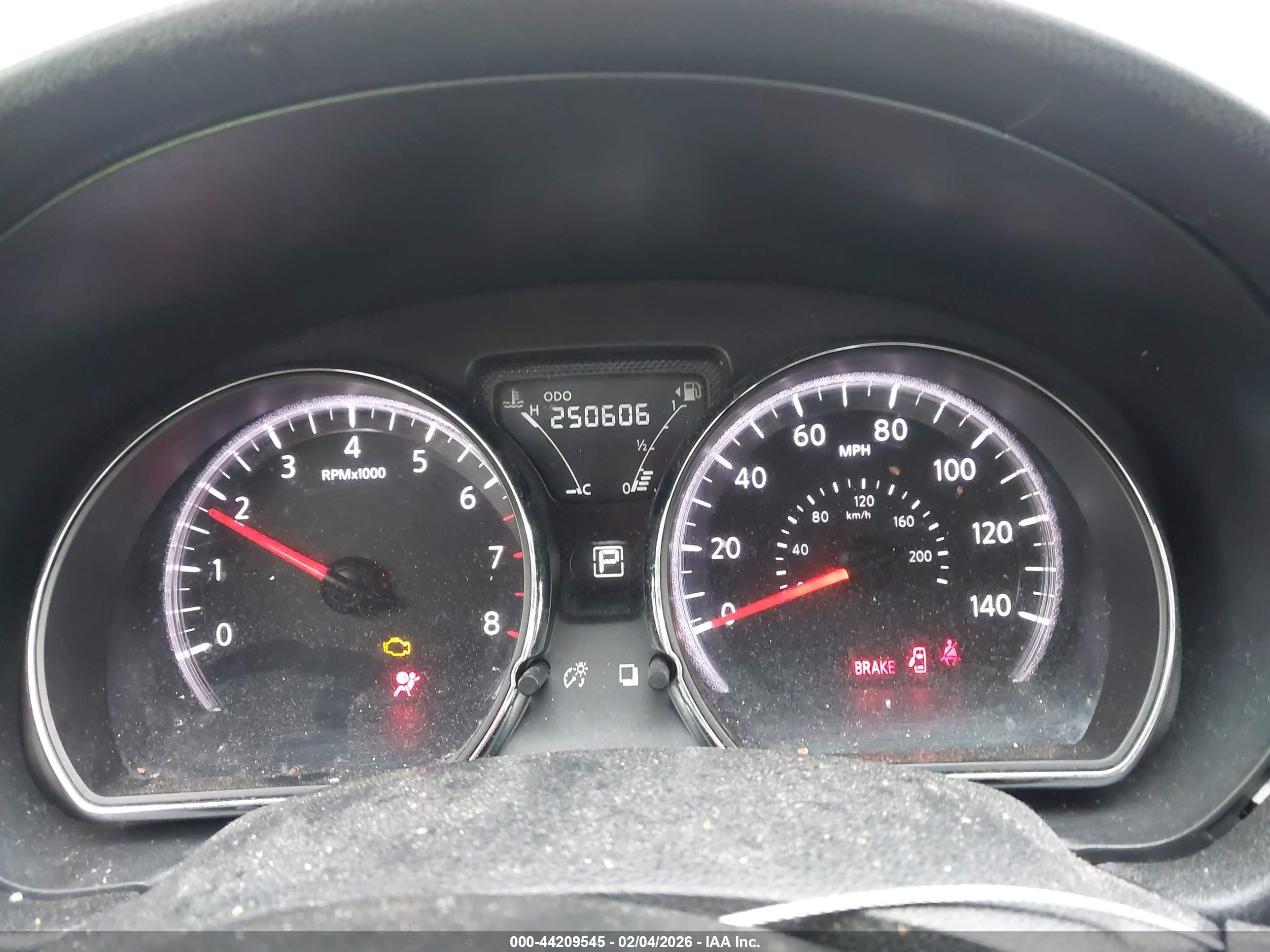 NISSAN VERSA image 7