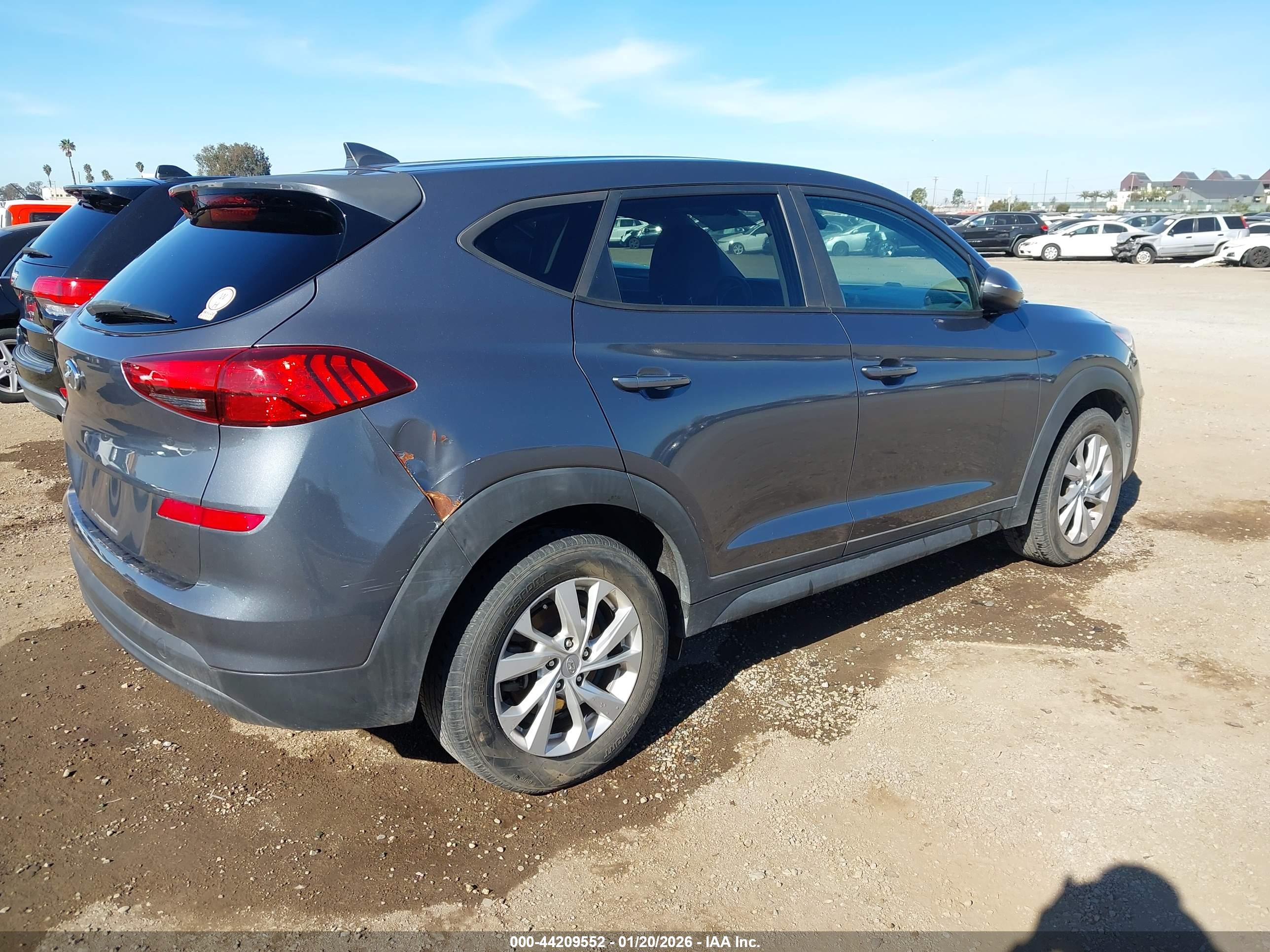 HYUNDAI TUCSON image 4