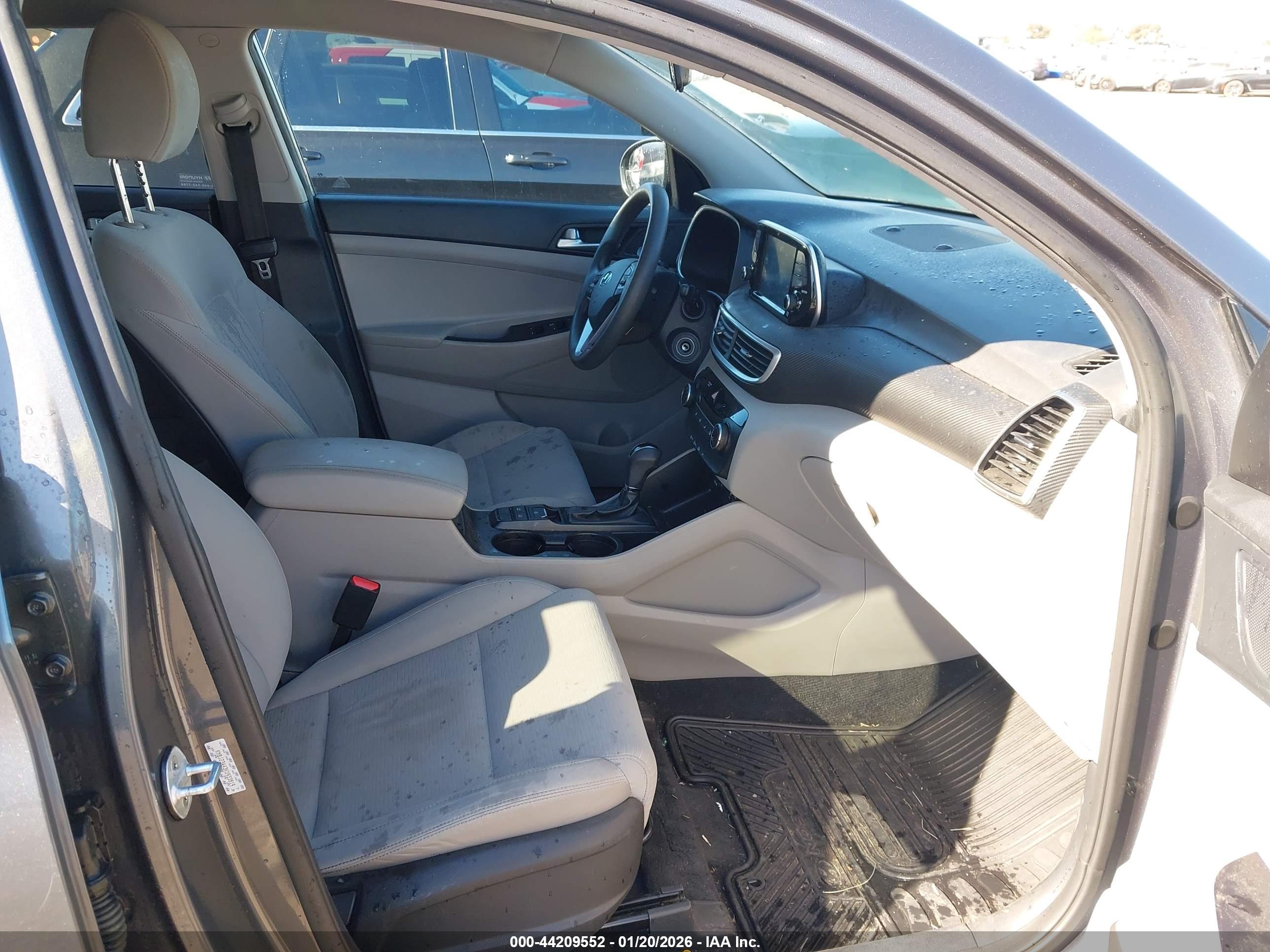 HYUNDAI TUCSON image 5