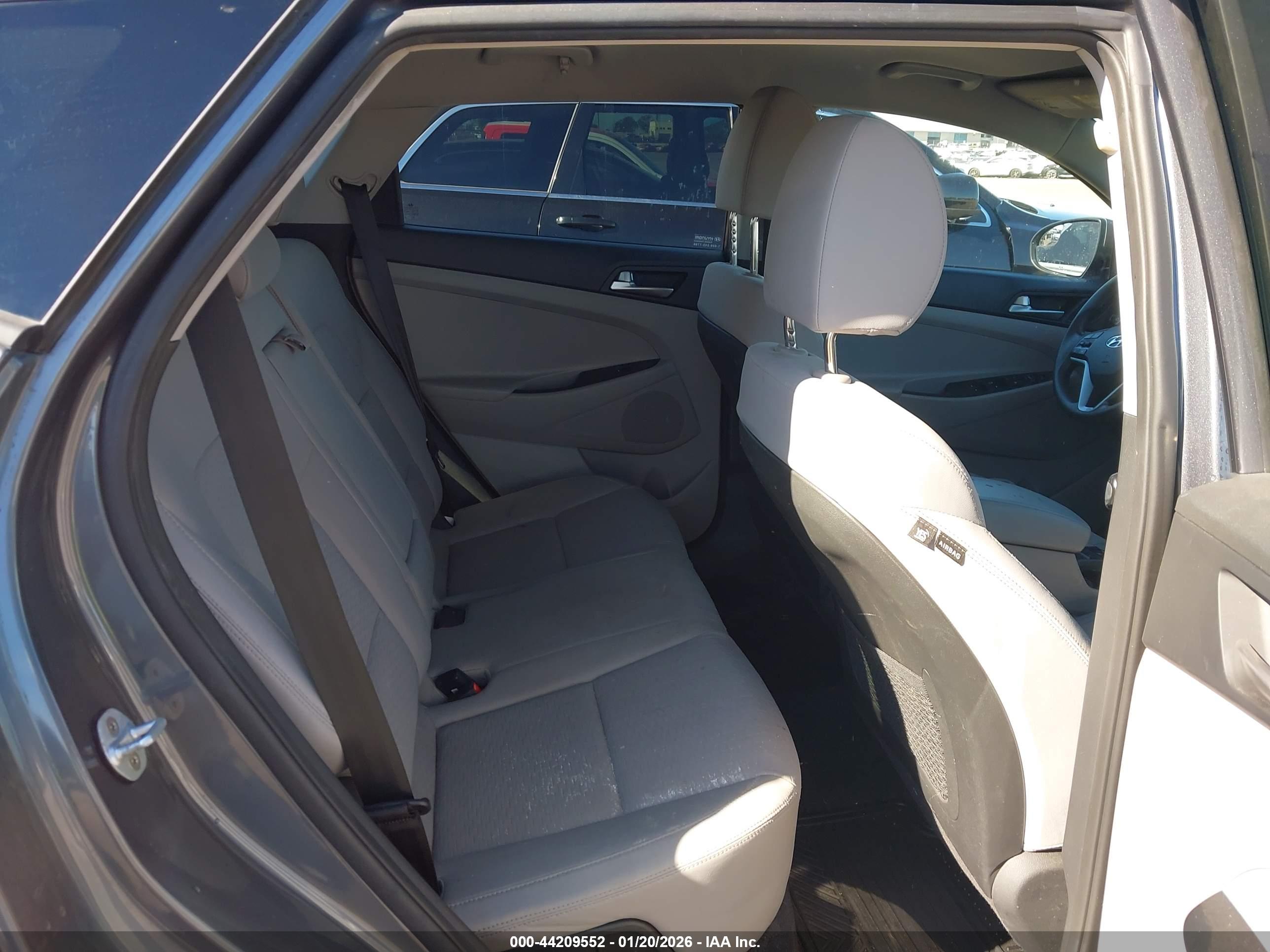 HYUNDAI TUCSON image 8