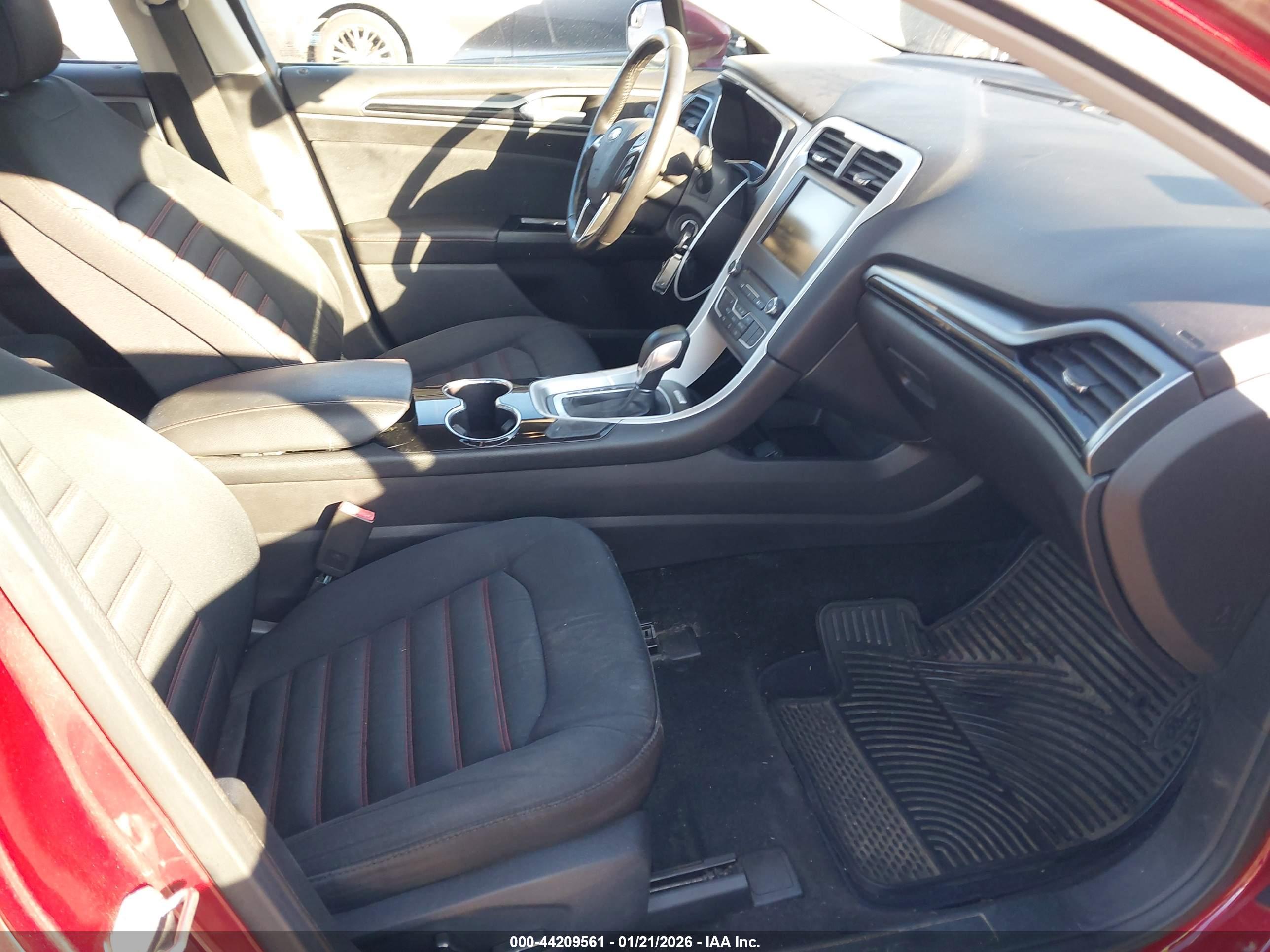 FORD FUSION image 5