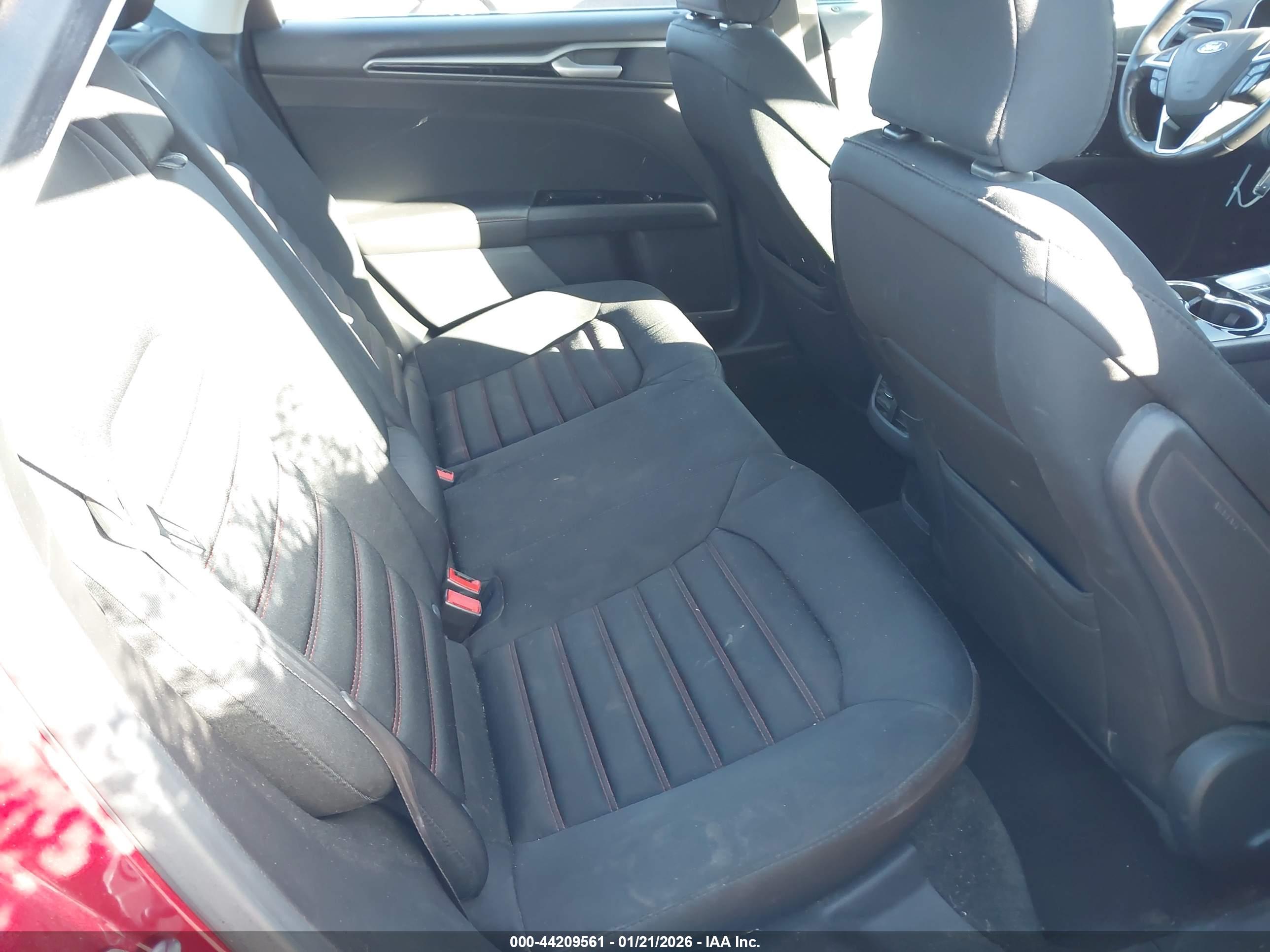 FORD FUSION image 8