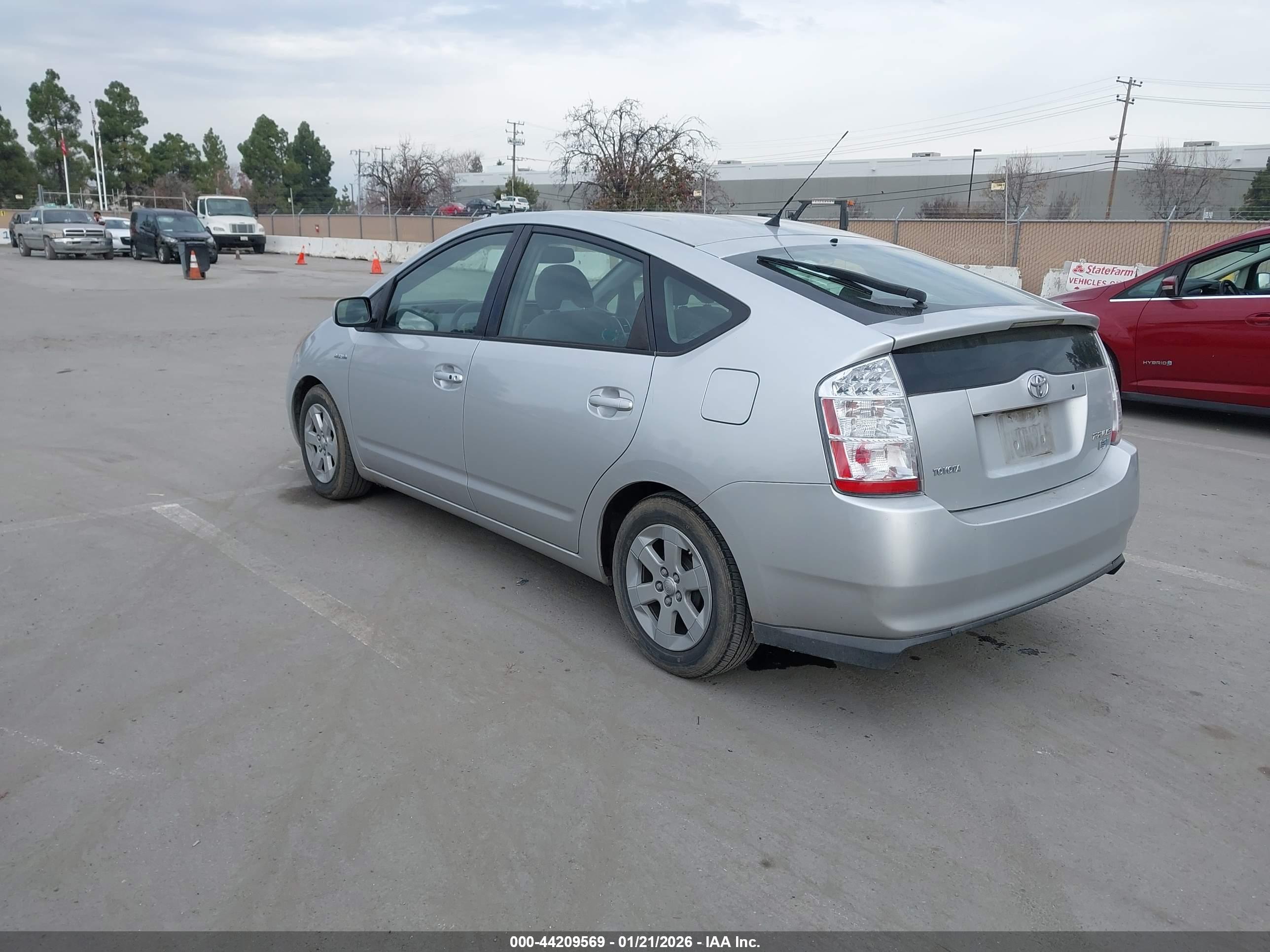 TOYOTA PRIUS image 3