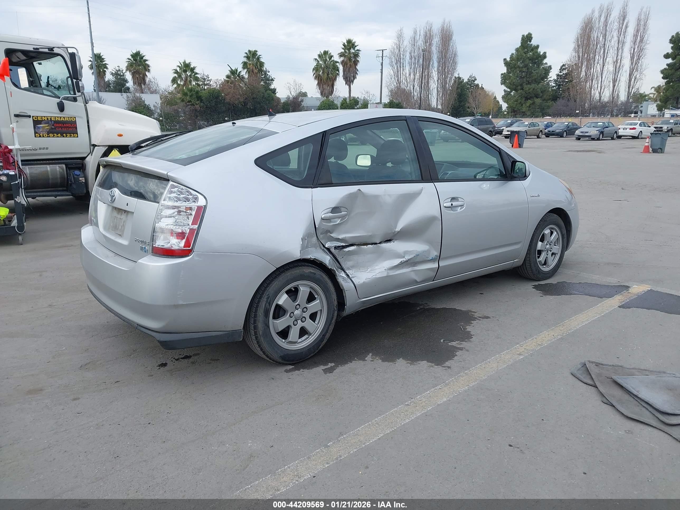 TOYOTA PRIUS image 4