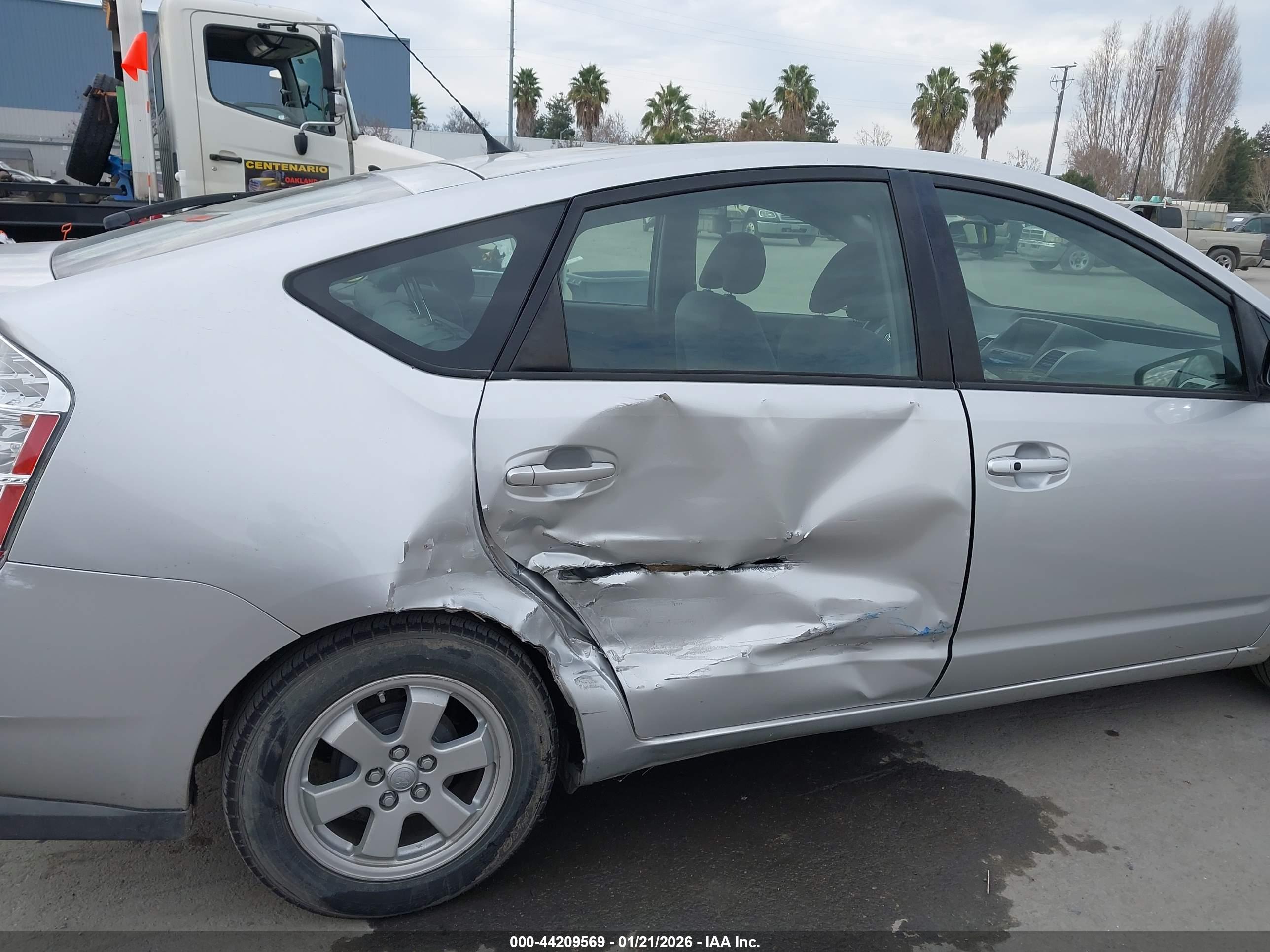 TOYOTA PRIUS image 6