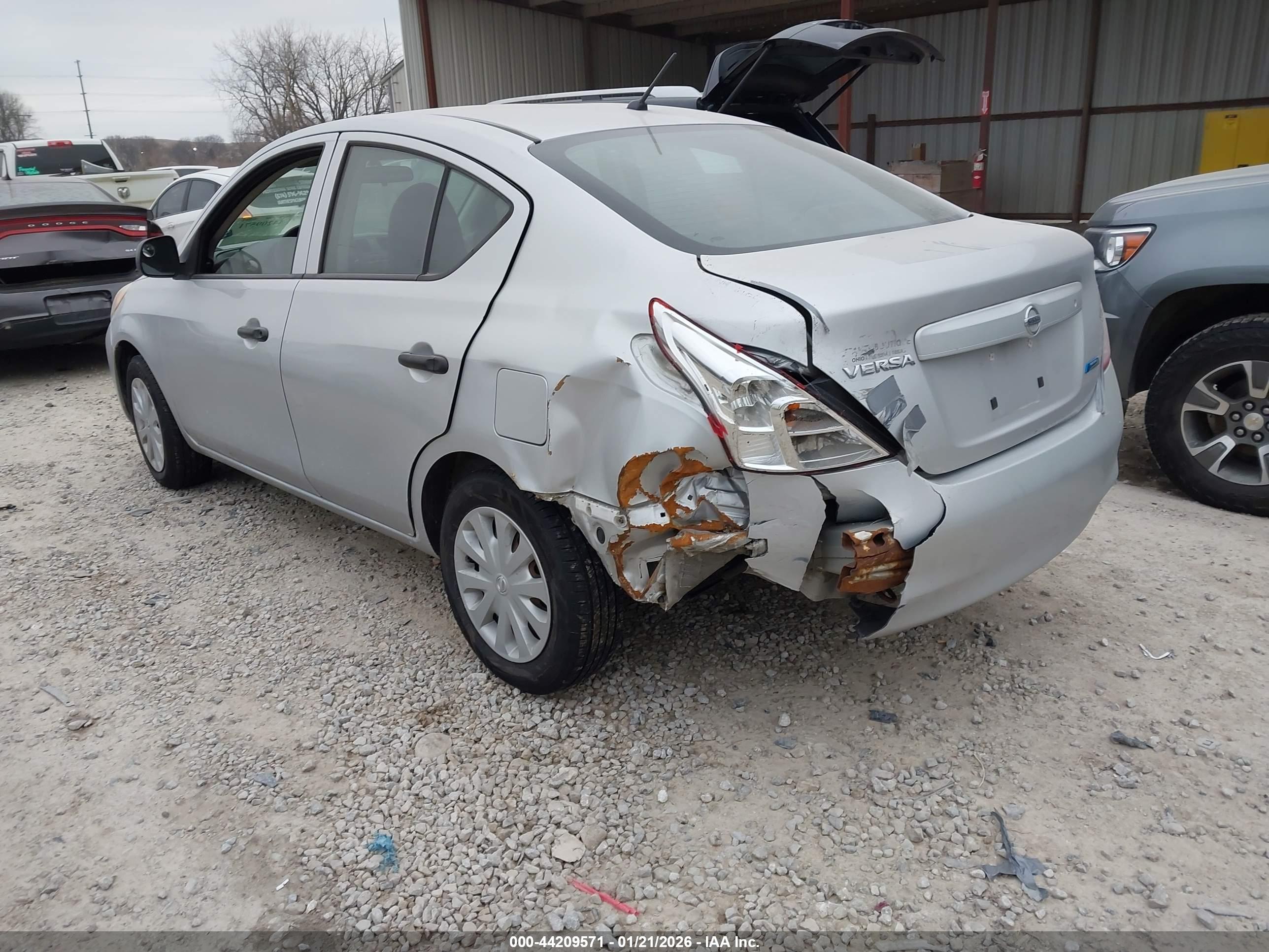 NISSAN VERSA image 3